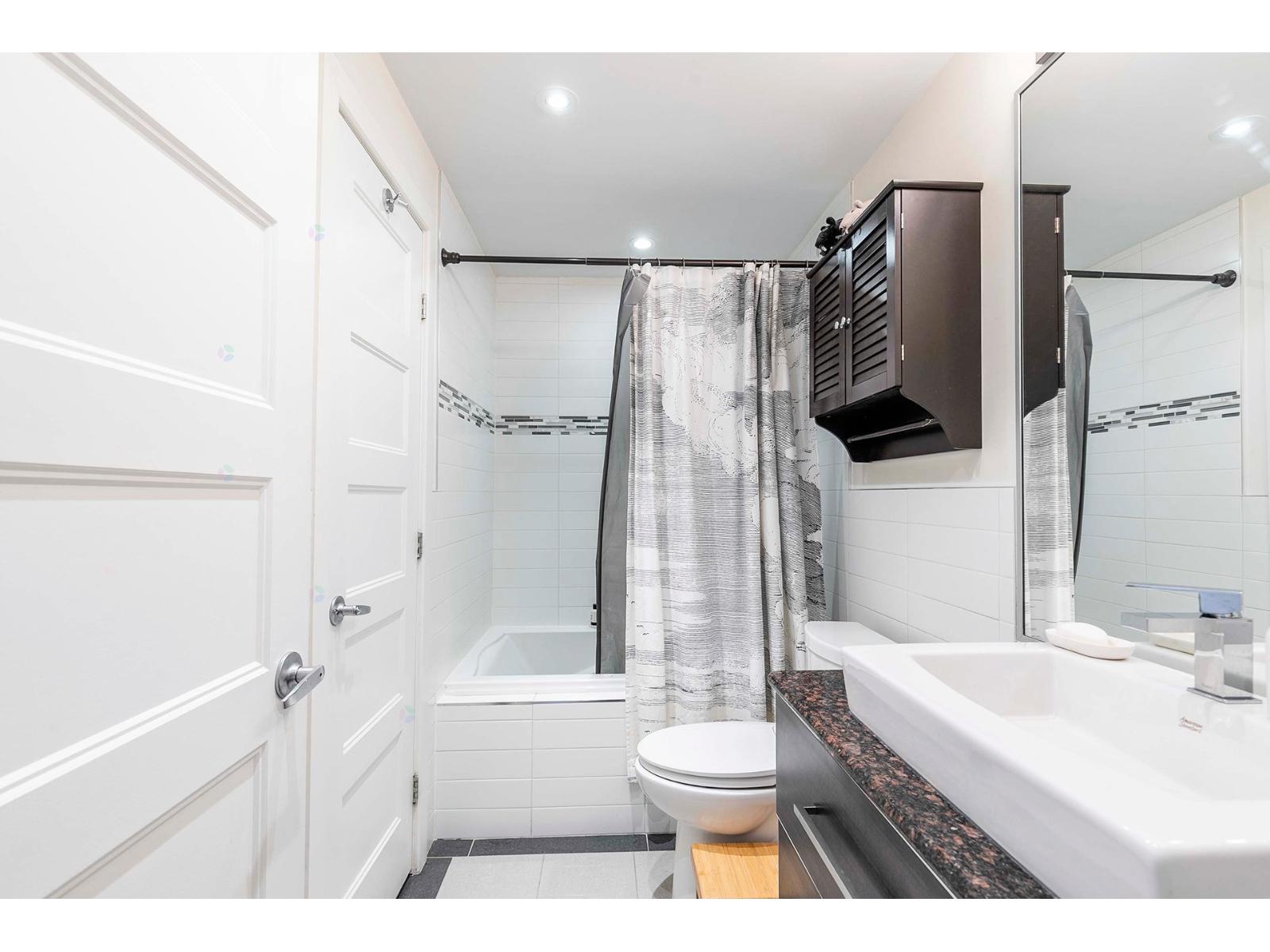 1216 Rue St-hubert, #7 Property Photo 21