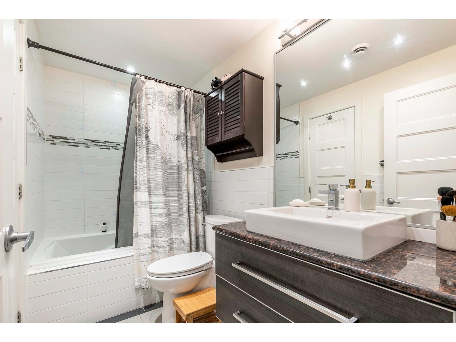 1216 Rue St-hubert, #7 Property Photo 22