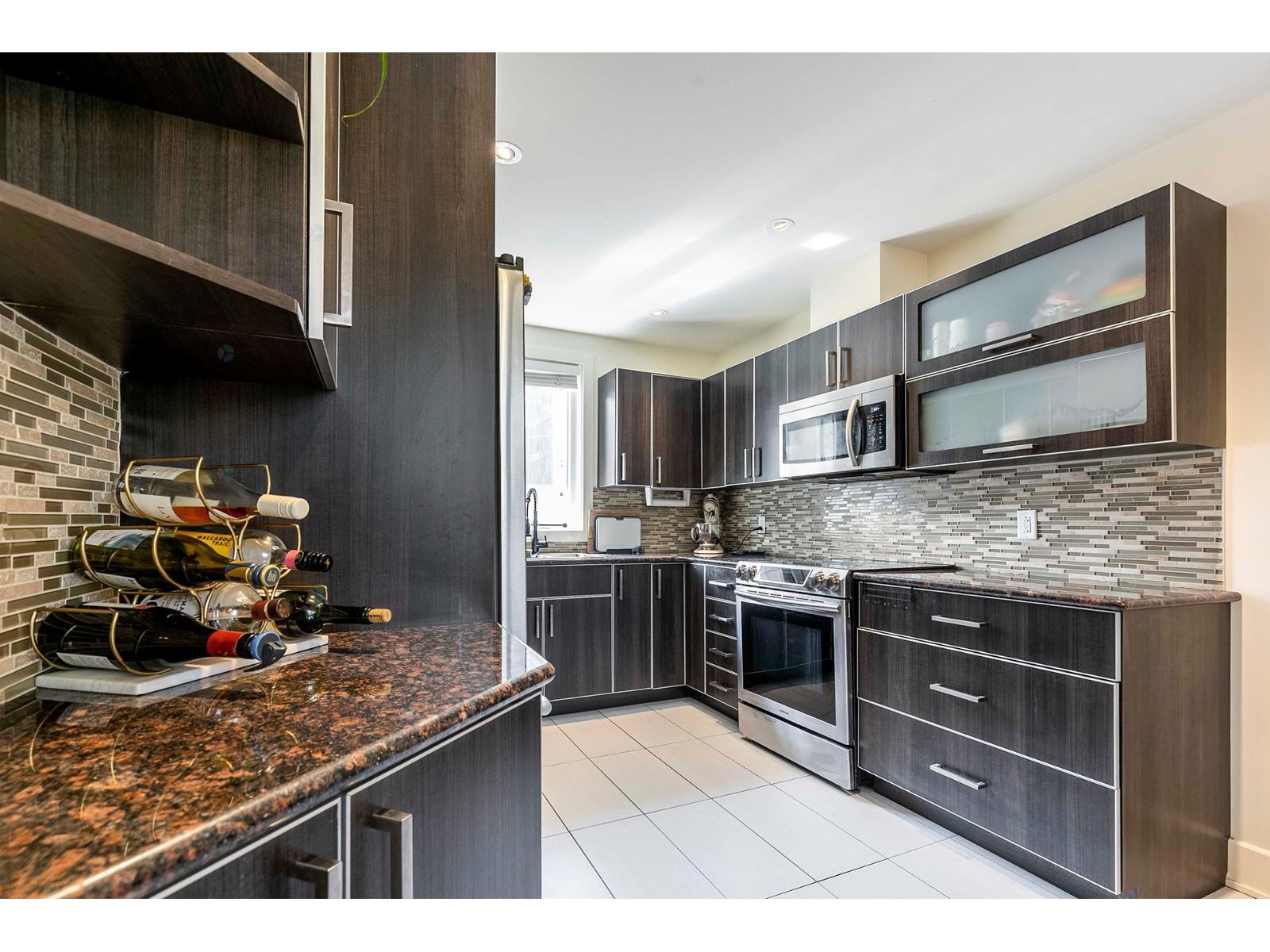 1216 Rue St-hubert, #7 Property Photo 35
