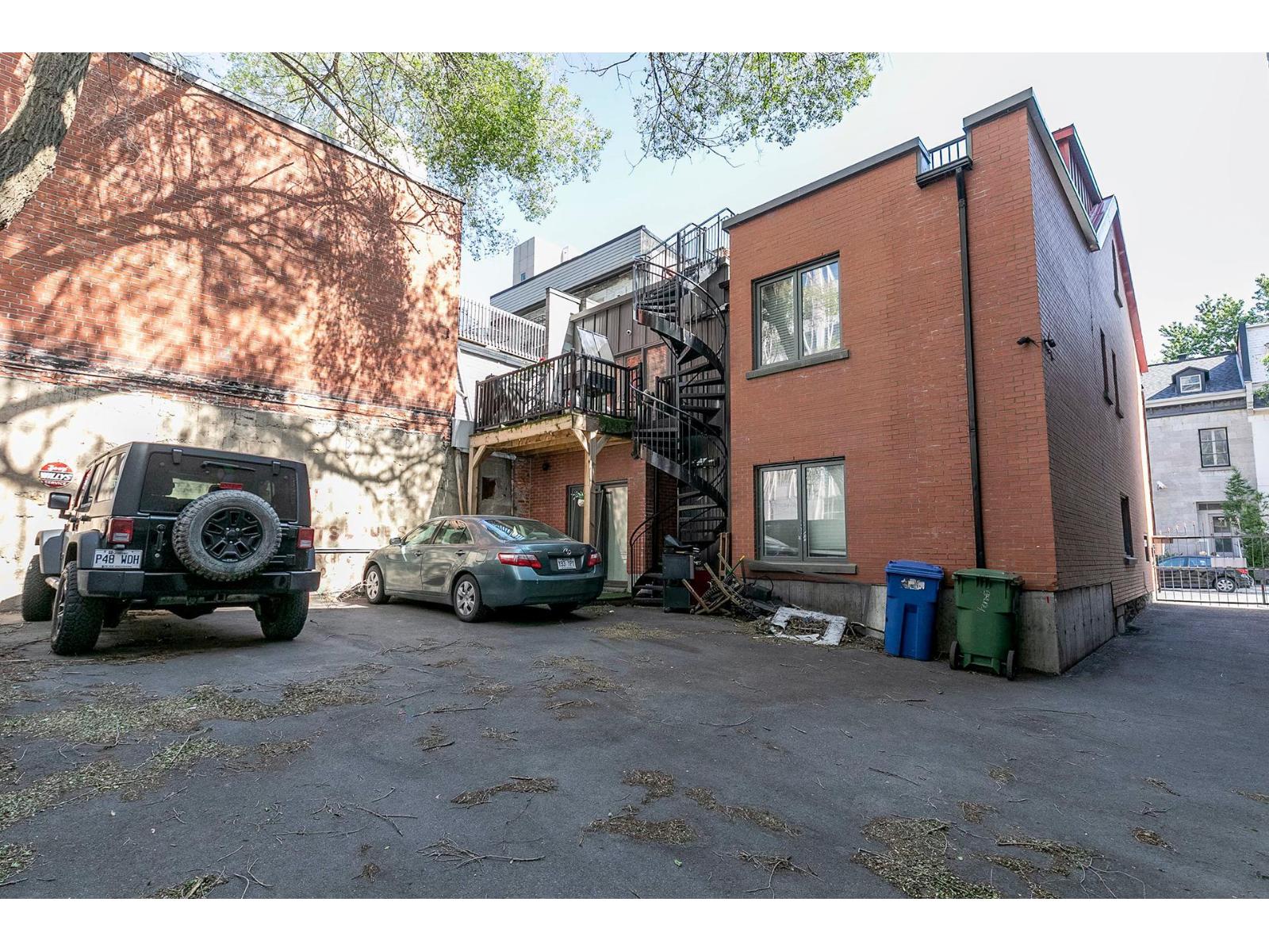 1216 Rue St-hubert, #7 Property Photo 56