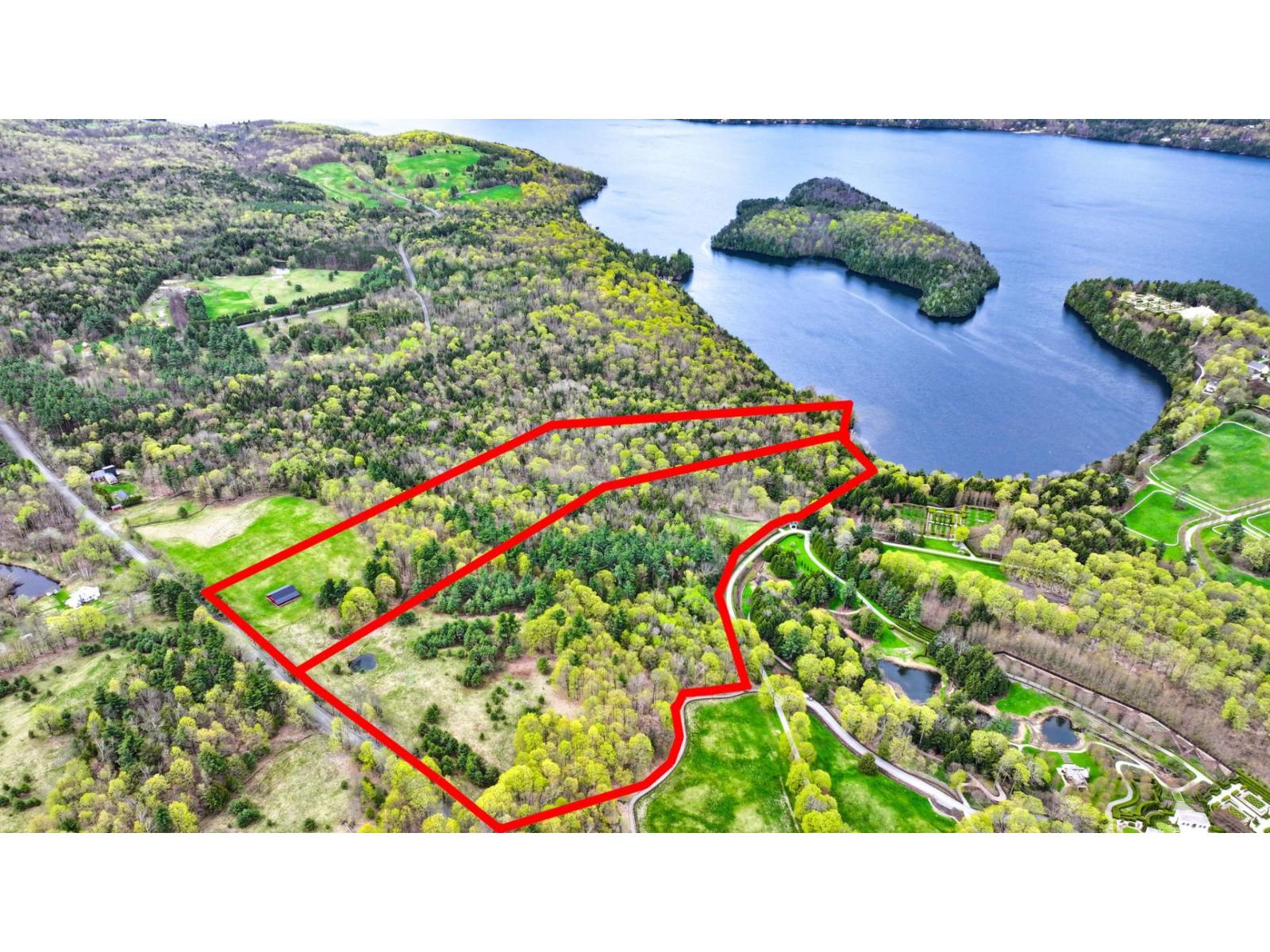 Ch. De Magoon Point Property Photo 1