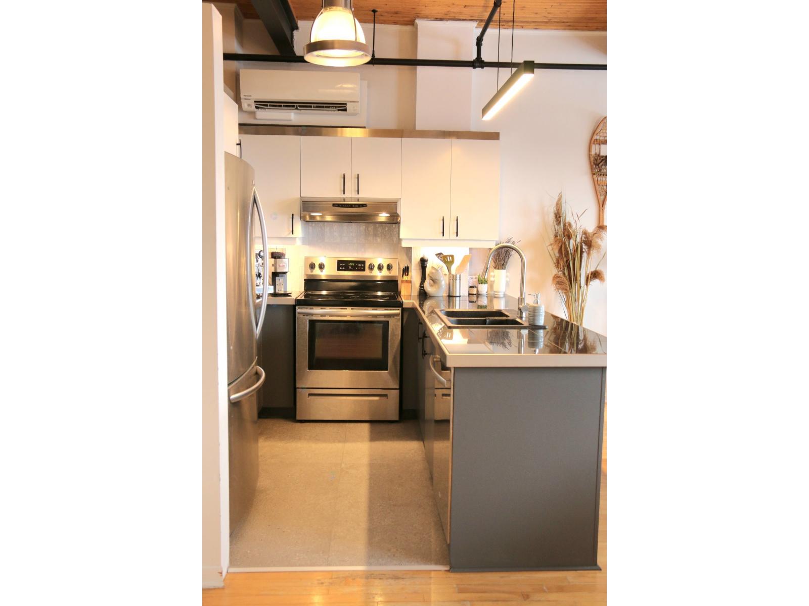 2355 Av. Jeanne-d'arc, #203 Property Photo 2