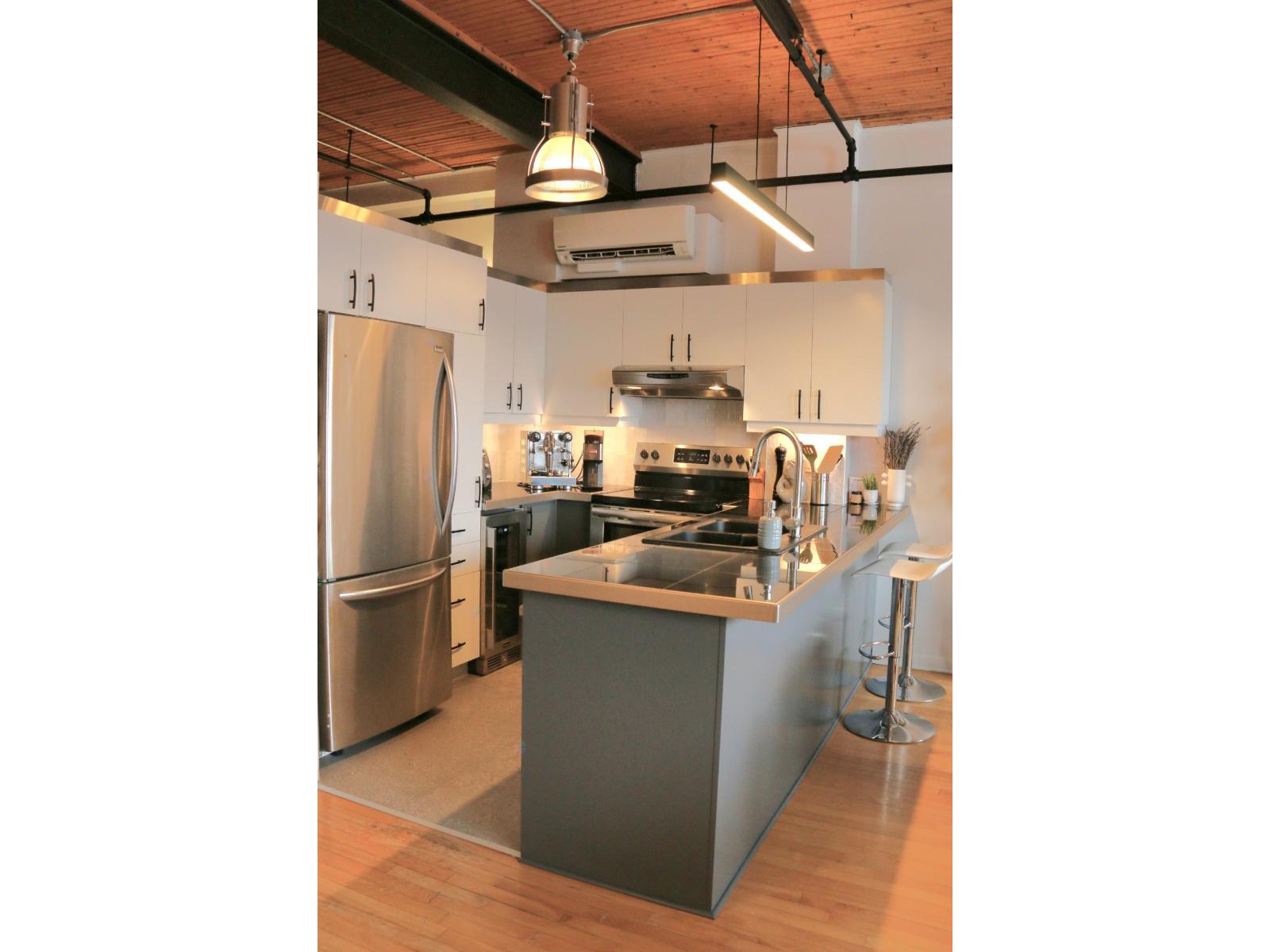 2355 Av. Jeanne-d'arc, #203 Property Photo 3