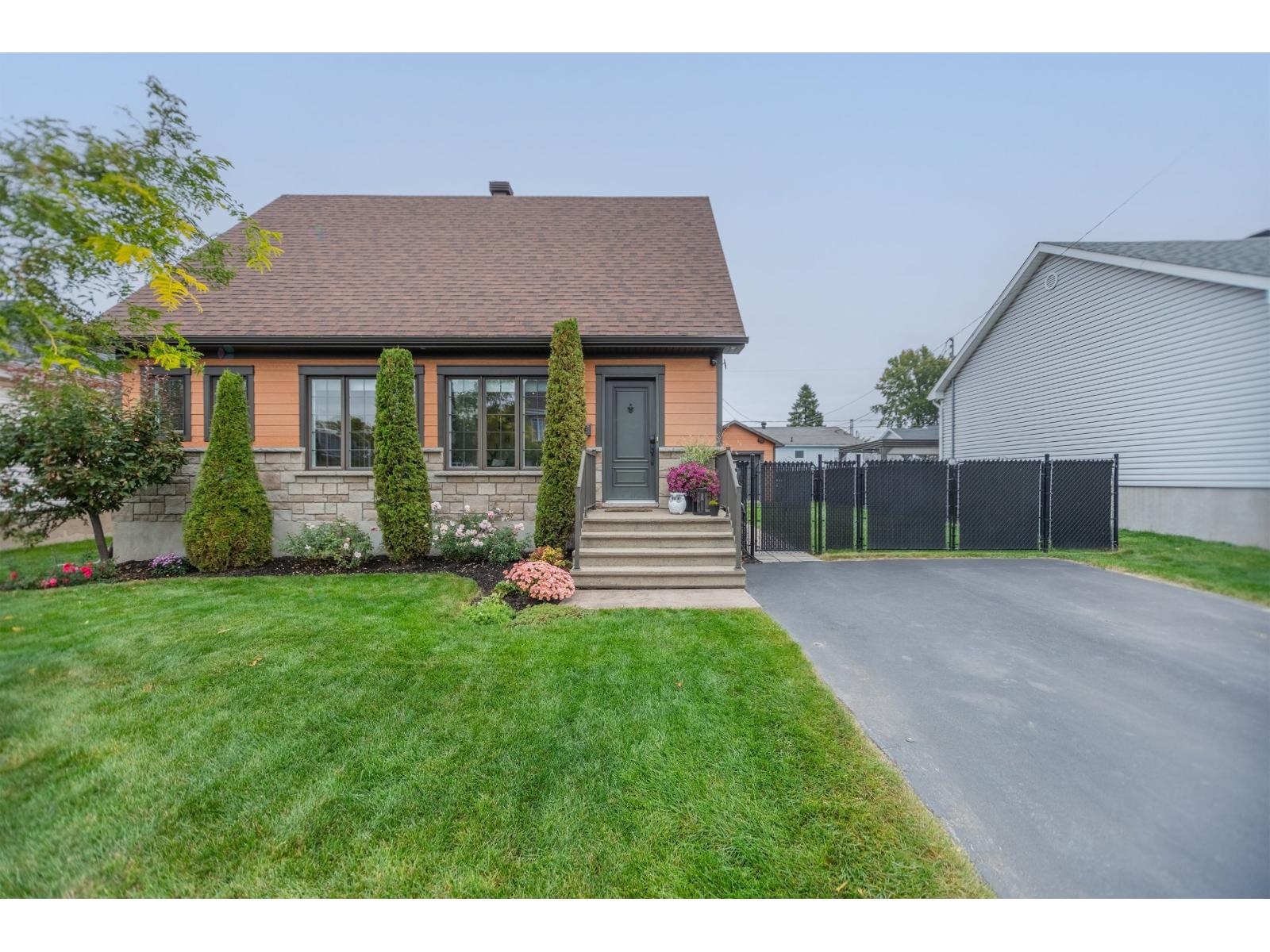 33 Rue Jutras Property Photo 1
