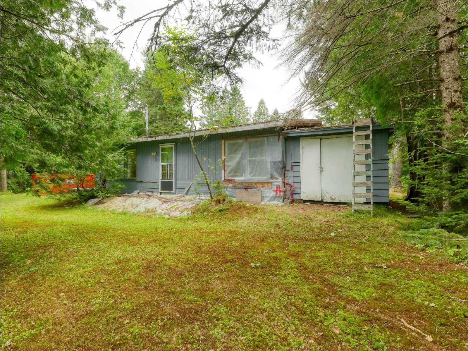 841 Av. Des Sapins Property Photo 2