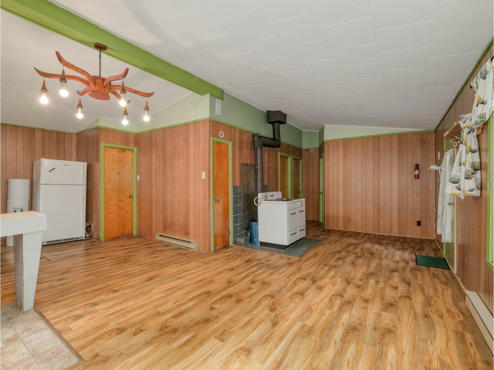 841 Av. Des Sapins Property Photo 7