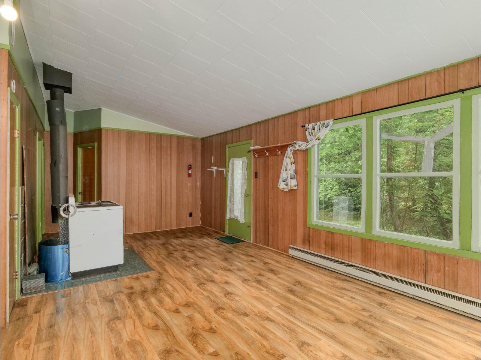 841 Av. Des Sapins Property Photo 8