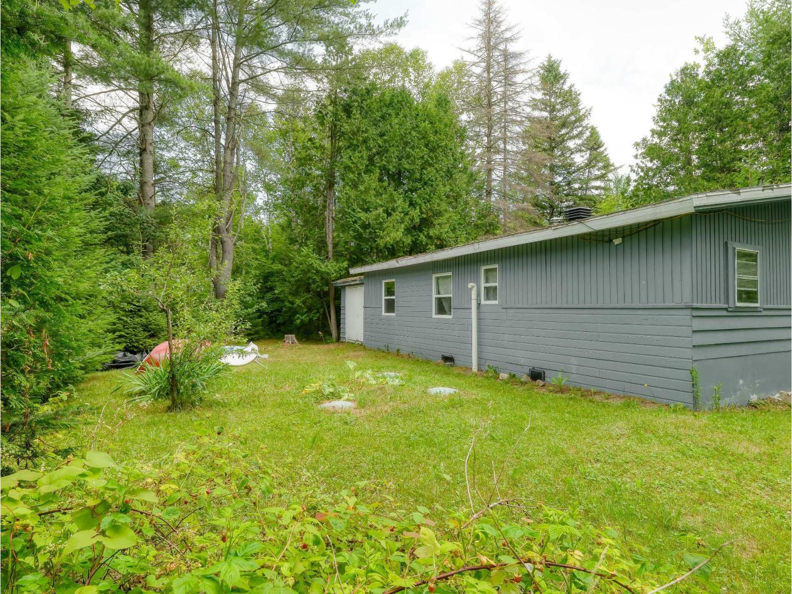 841 Av. Des Sapins Property Photo 17