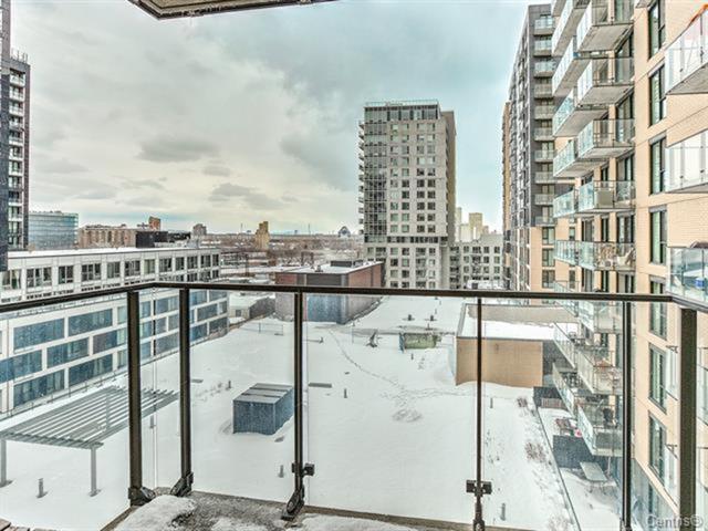 235 Rue Peel, #712 Property Photo 1