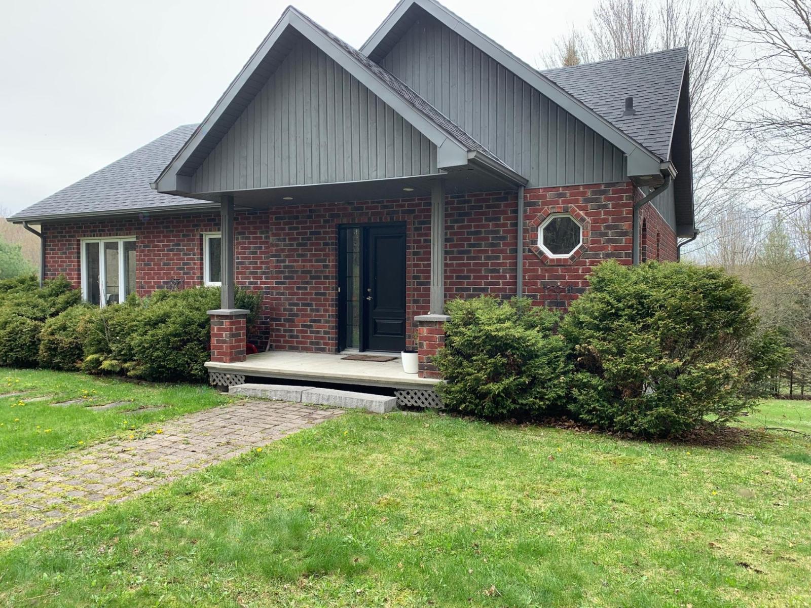 2460 Ch. Beattie Property Photo 1
