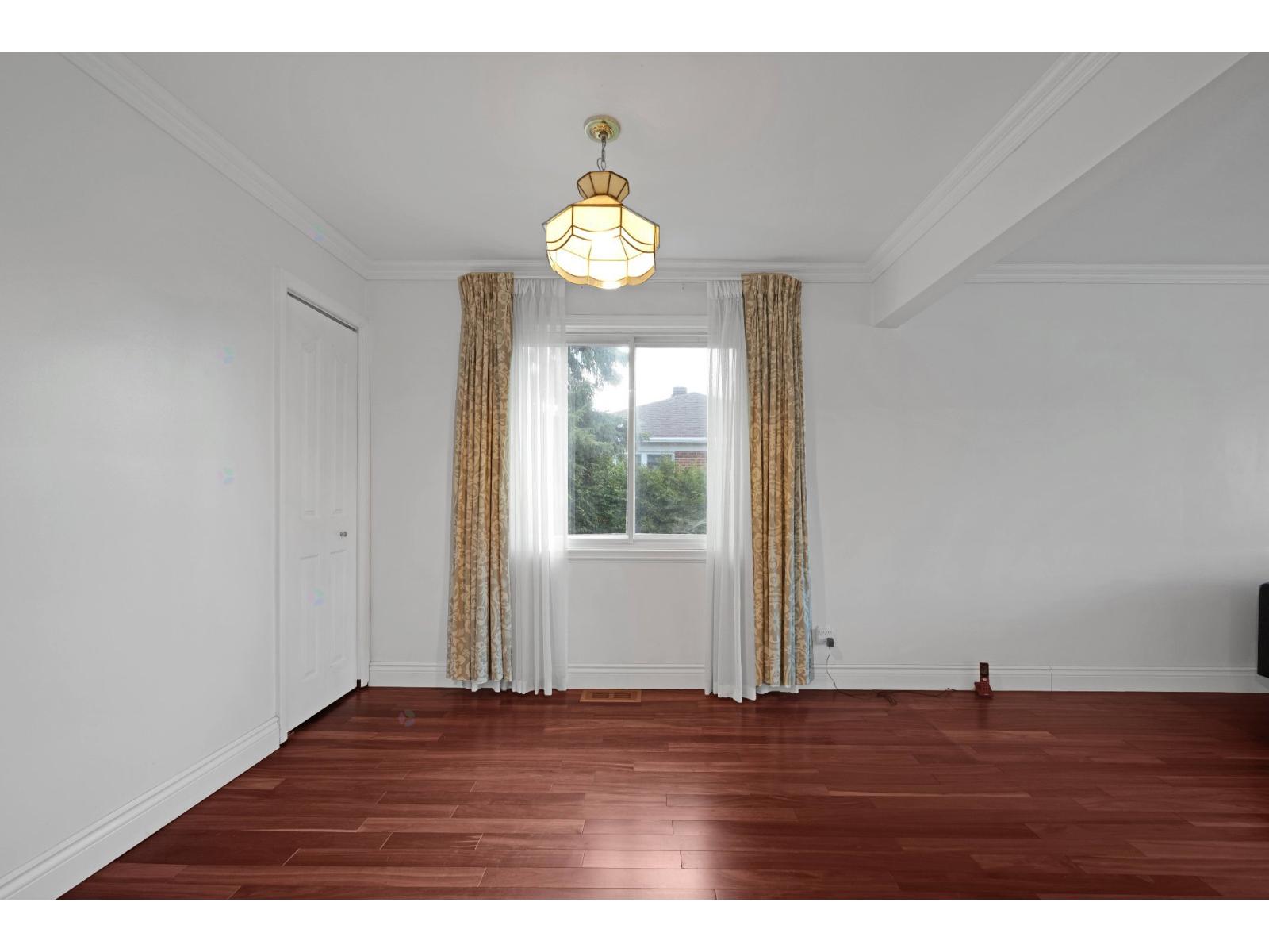 48 Av. Aurora Property Photo 5