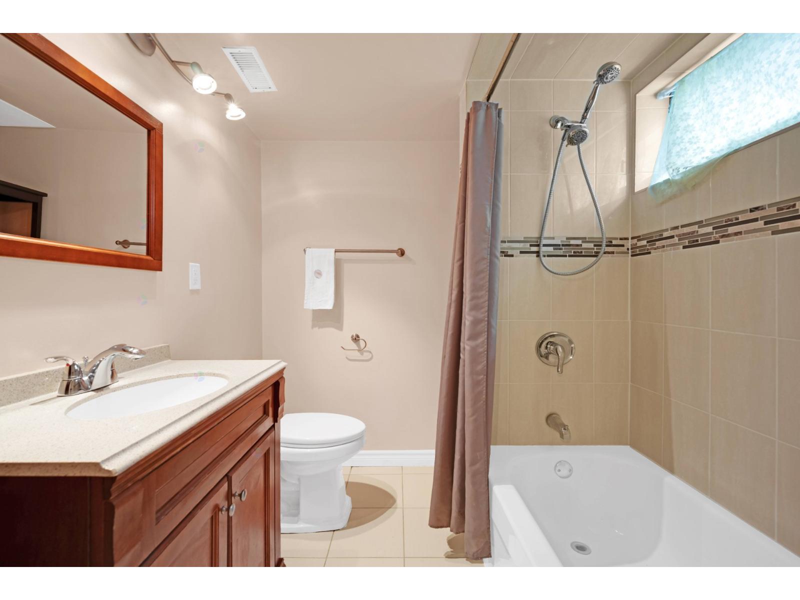 48 Av. Aurora Property Photo 17