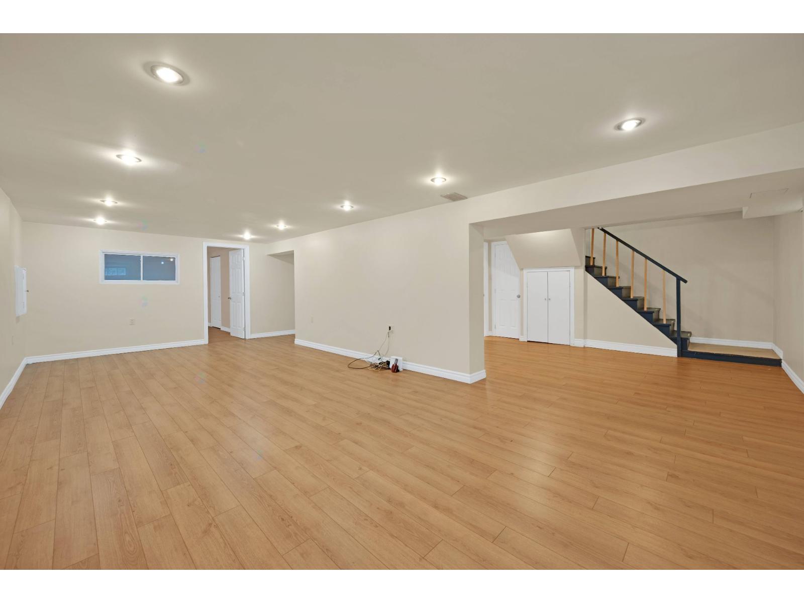 48 Av. Aurora Property Photo 19