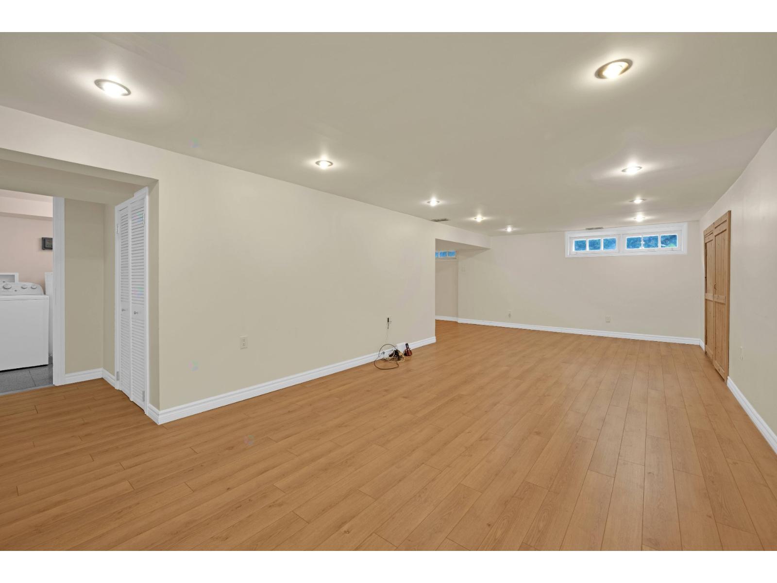 48 Av. Aurora Property Photo 20