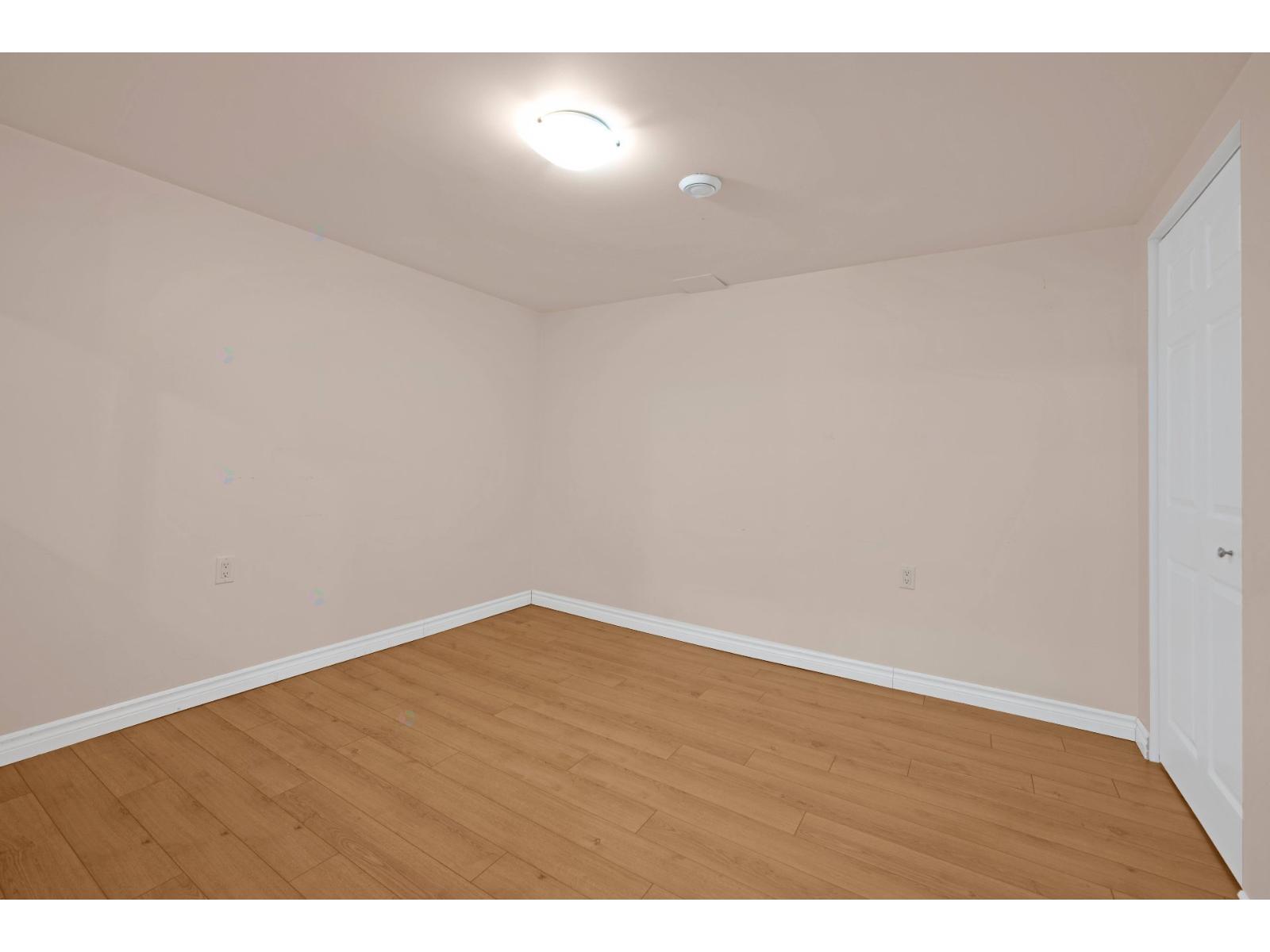48 Av. Aurora Property Photo 21