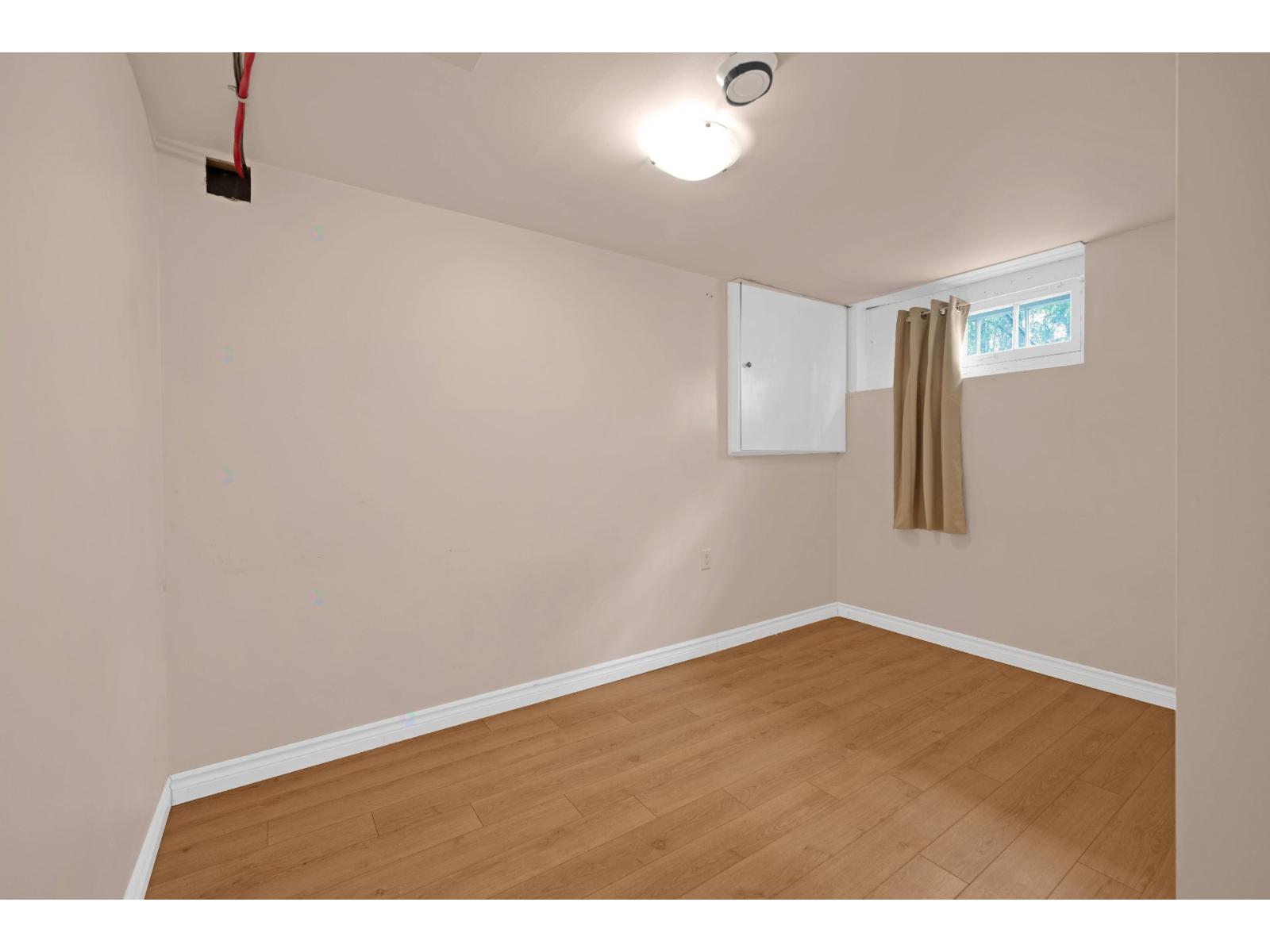 48 Av. Aurora Property Photo 23