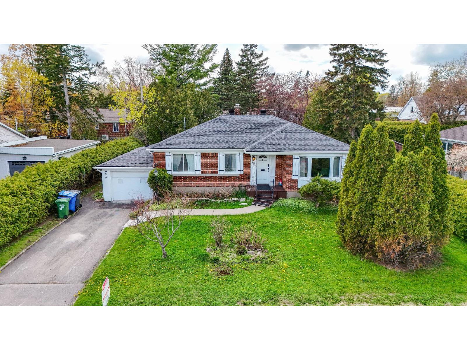 48 Av. Aurora Property Photo 33