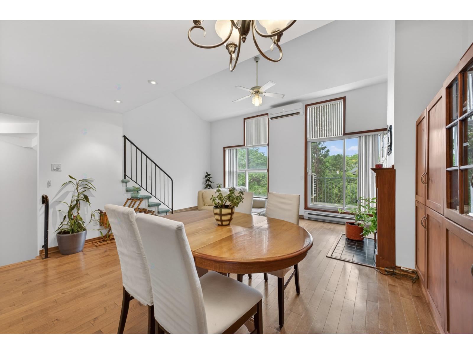 3385 Rue J.-a.-descarries Property Photo 6
