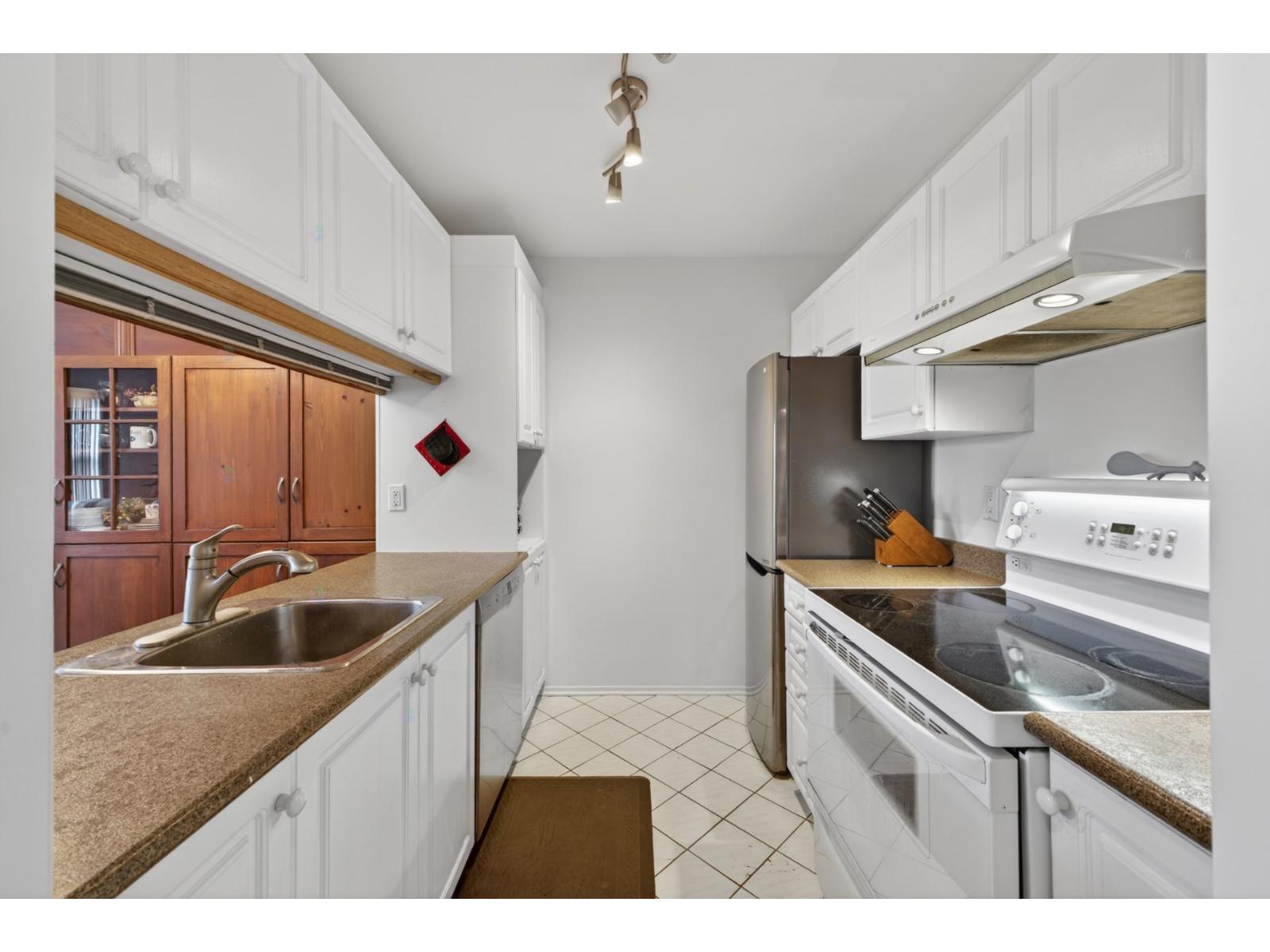 3385 Rue J.-a.-descarries Property Photo 8