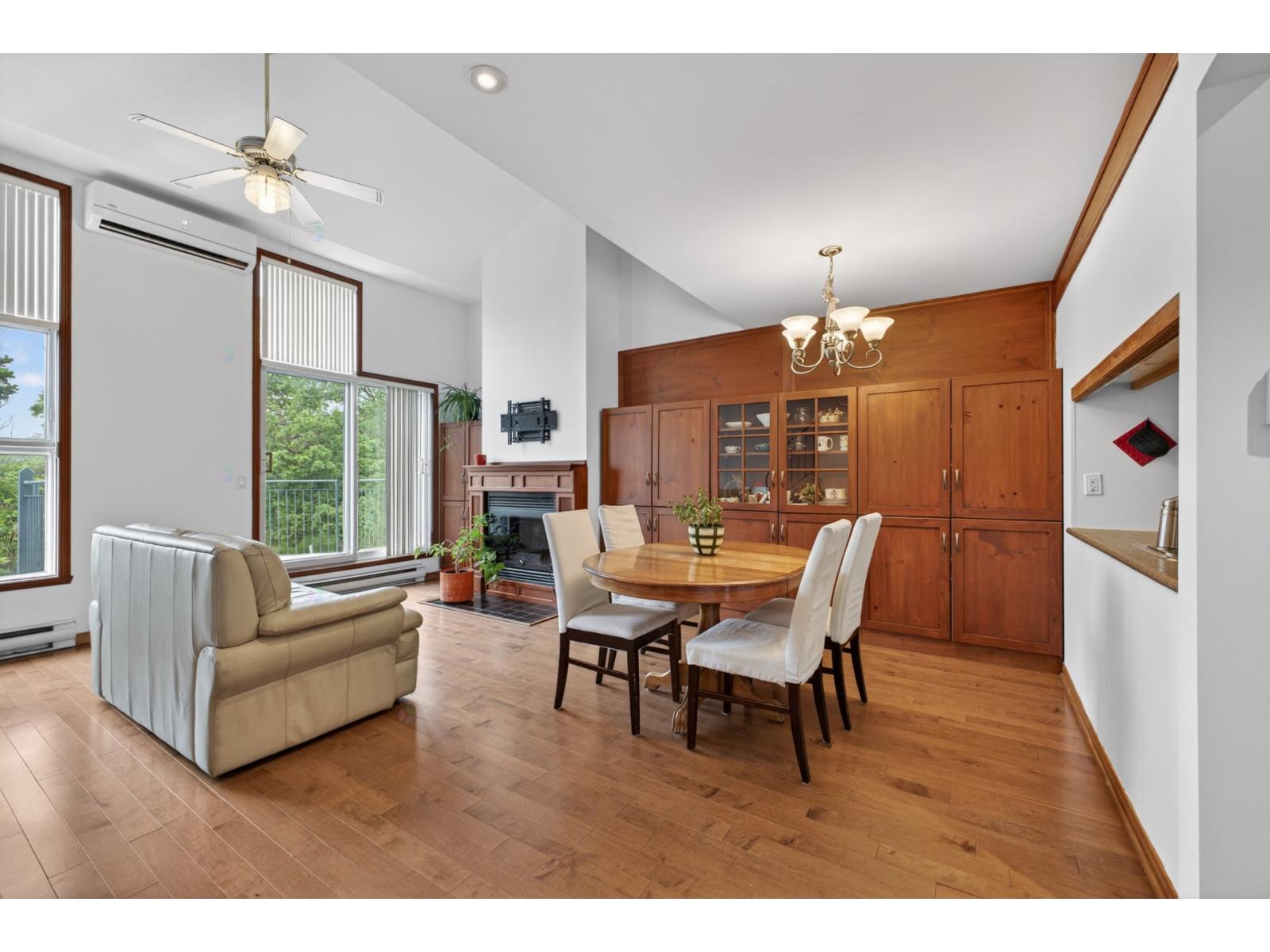3385 Rue J.-a.-descarries Property Photo 10