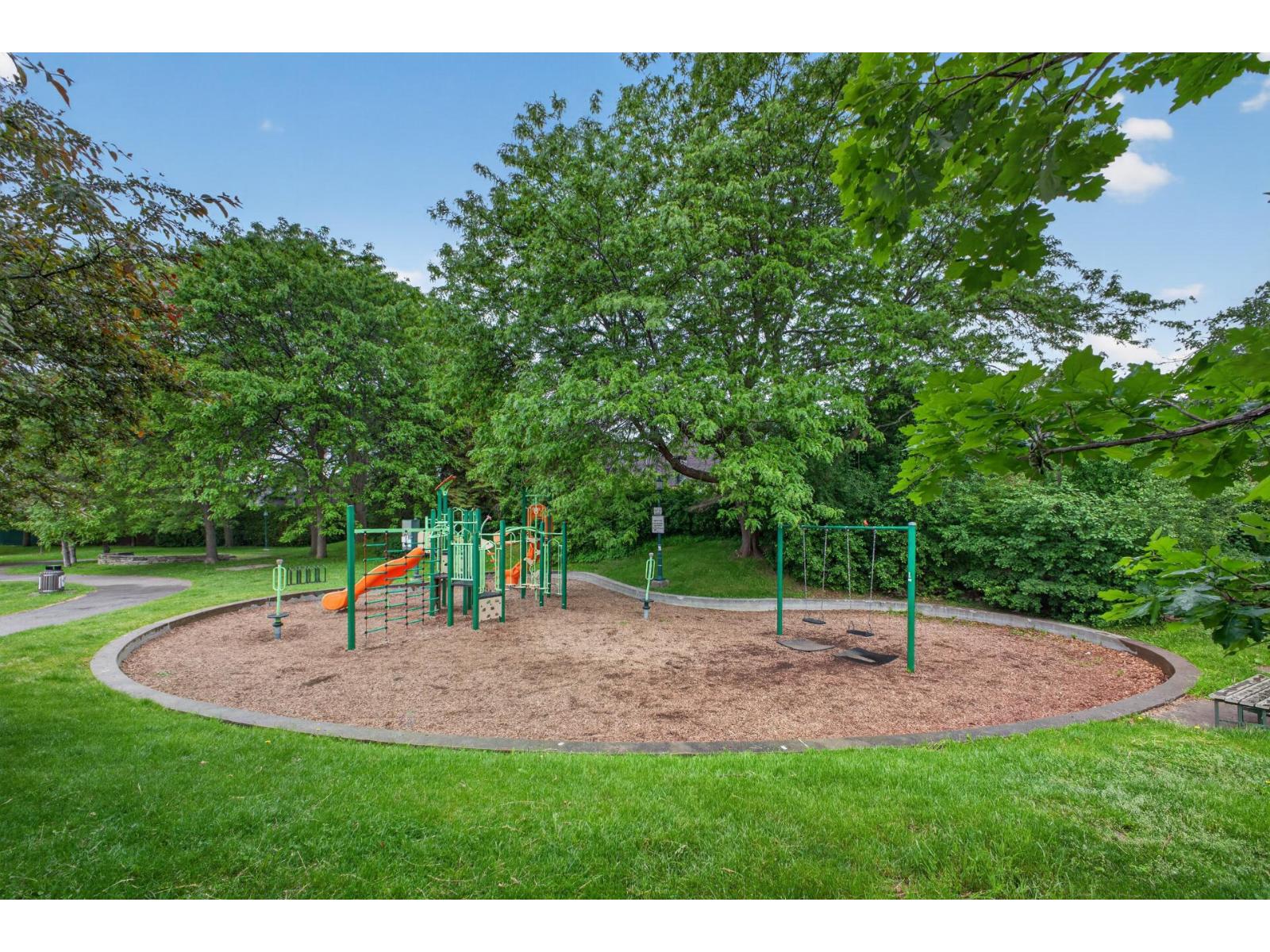 3385 Rue J.-a.-descarries Property Photo 30