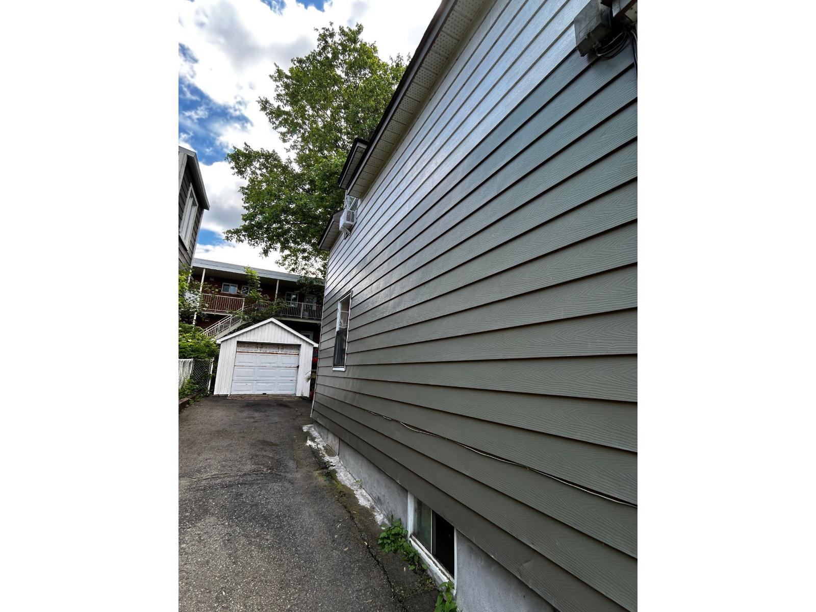 35-37 Rue Christie Property Photo 4