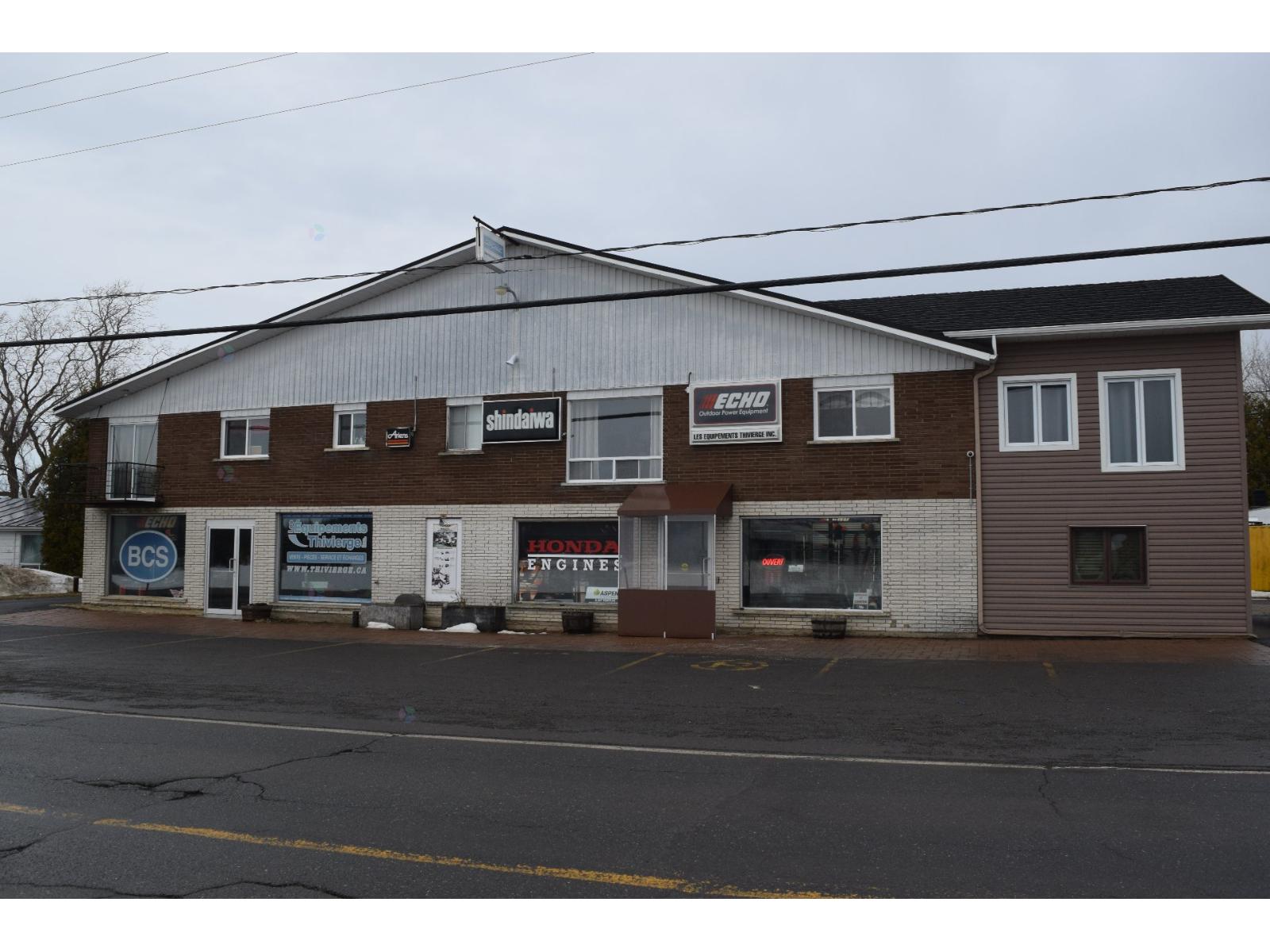 3280-3280b Ch. Tourville Property Photo 4