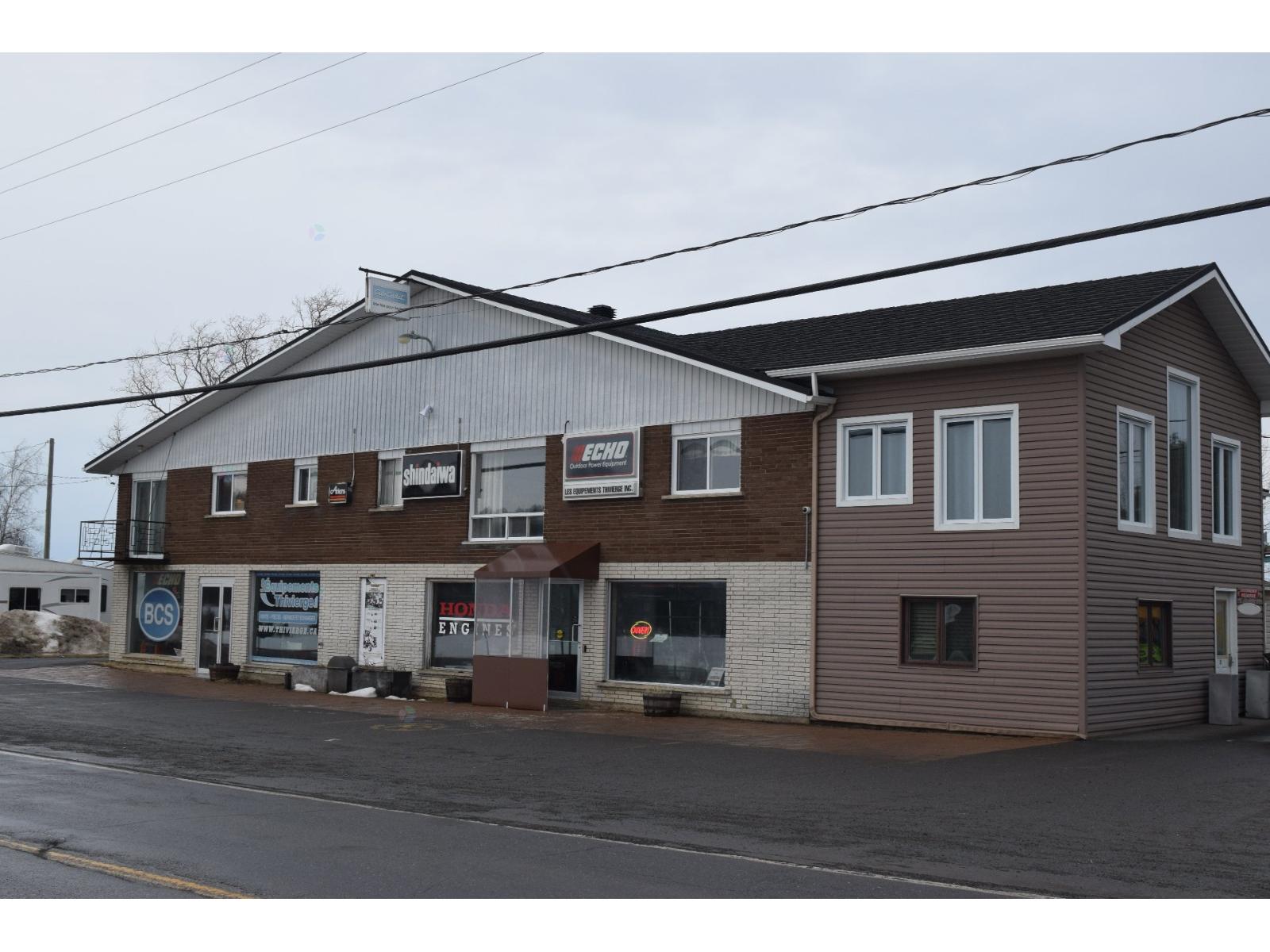 3280-3280b Ch. Tourville Property Photo 6