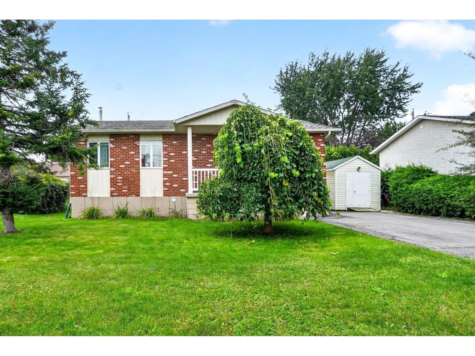 32 Mtée Lasaline Property Photo 2