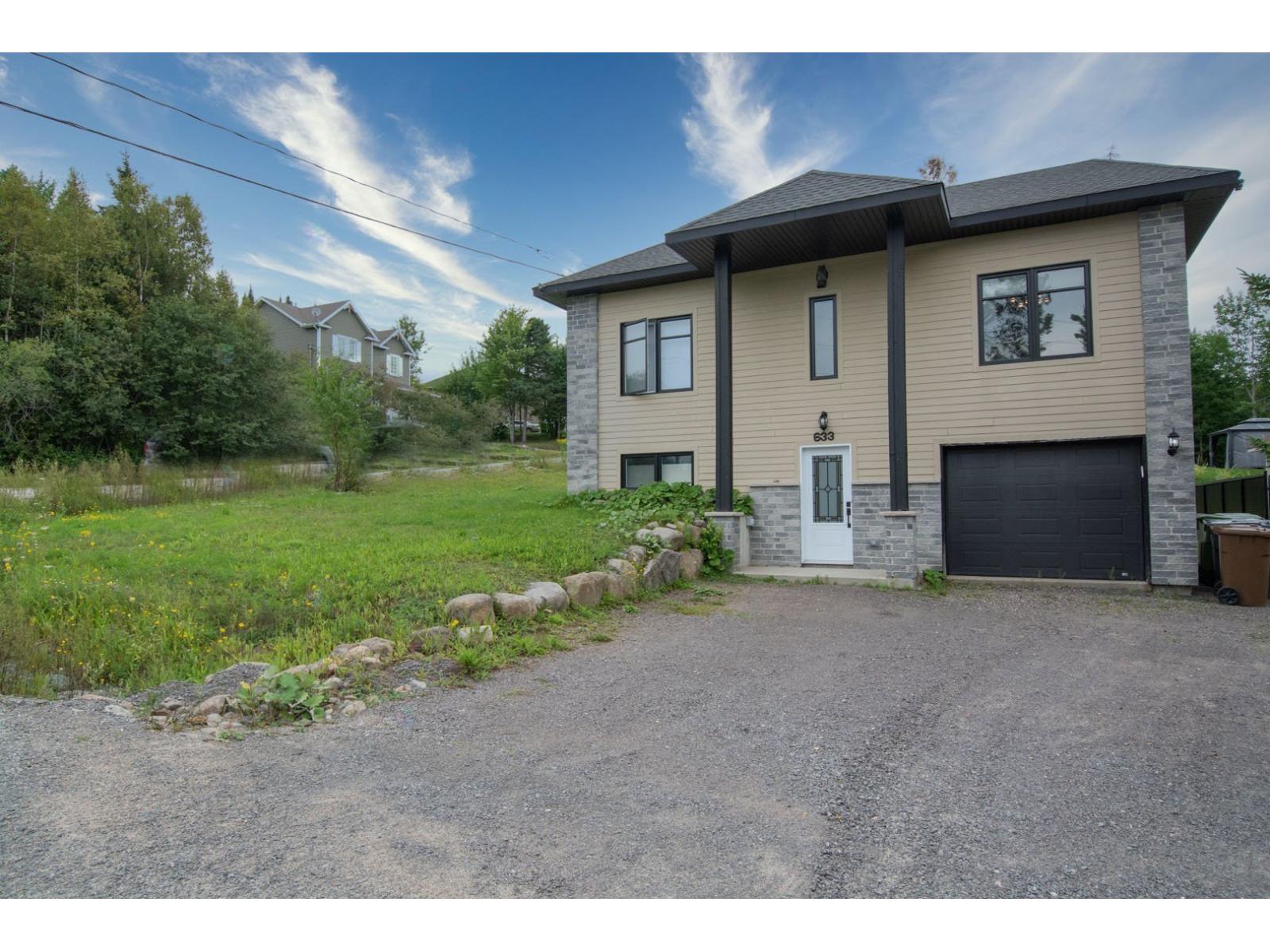 633-633a Rue Des Mésanges Property Photo 1