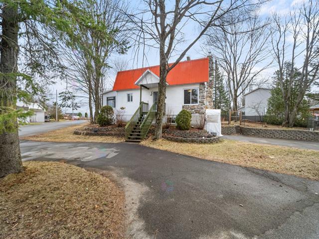 1068 Rue Sylvain Property Photo 1