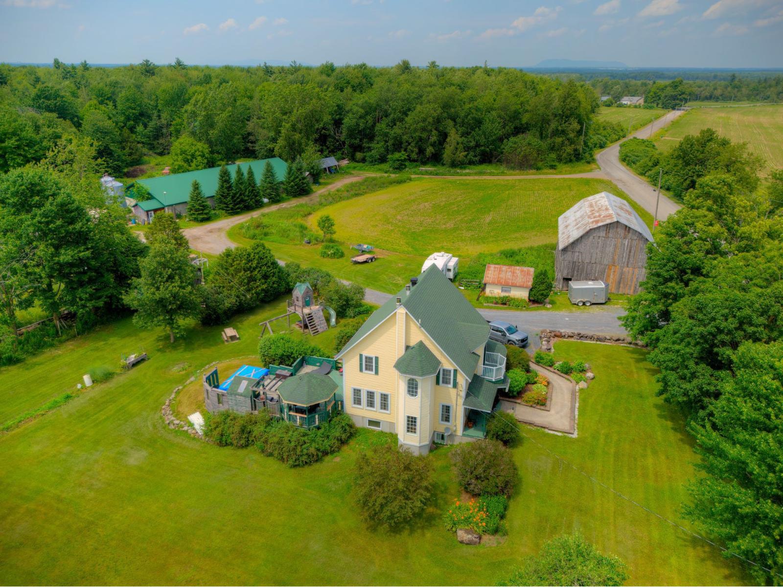 1336 Ch. Pilon Property Photo 1