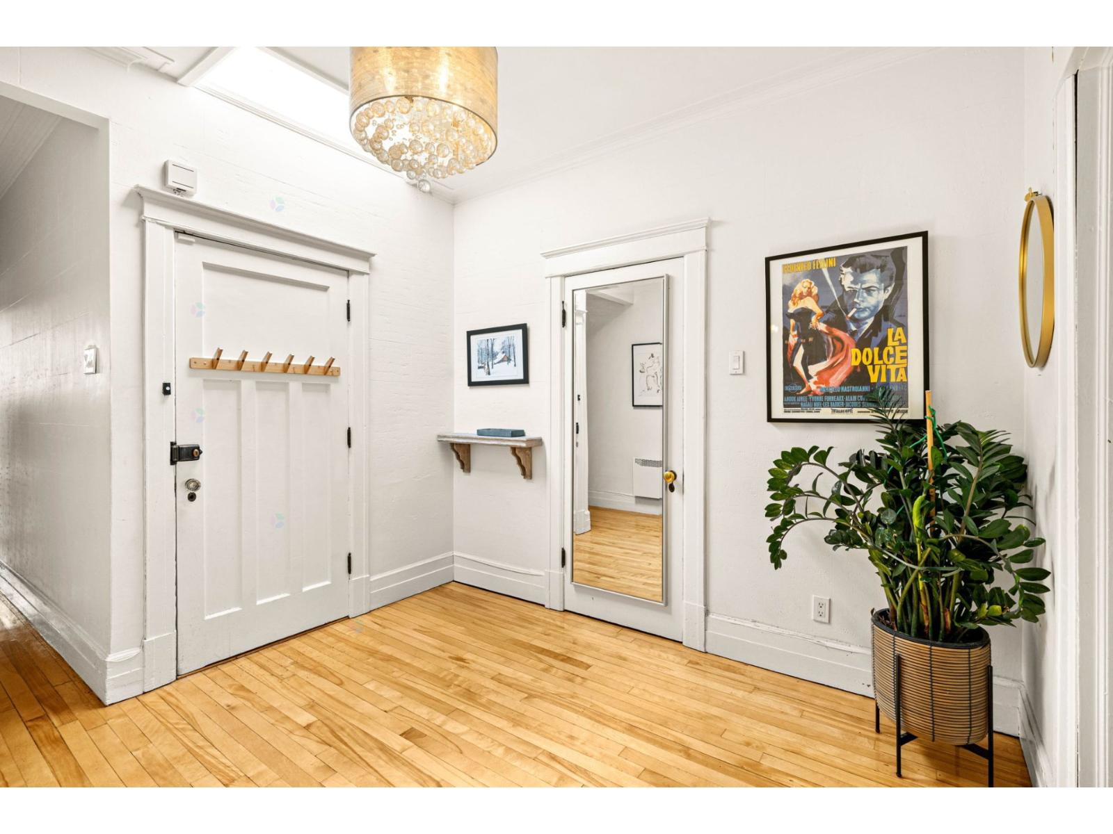 6814 Boul. St-laurent Property Photo 2