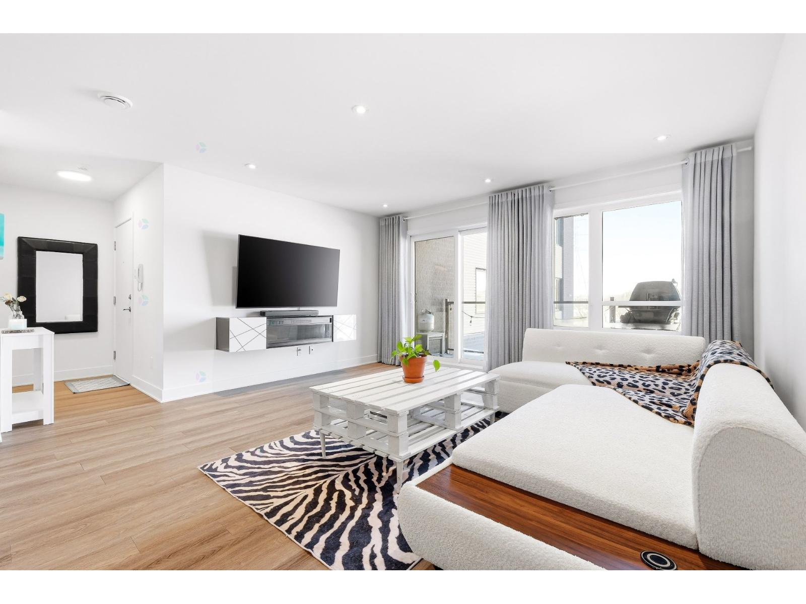 10 Rue Longtin, #302
