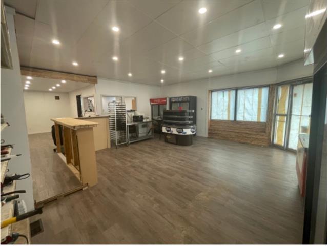 9090-9092 Av. Pierre-de Coubertin Property Photo 3