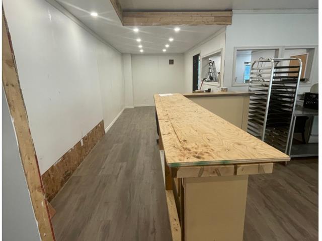 9090-9092 Av. Pierre-de Coubertin Property Photo 6