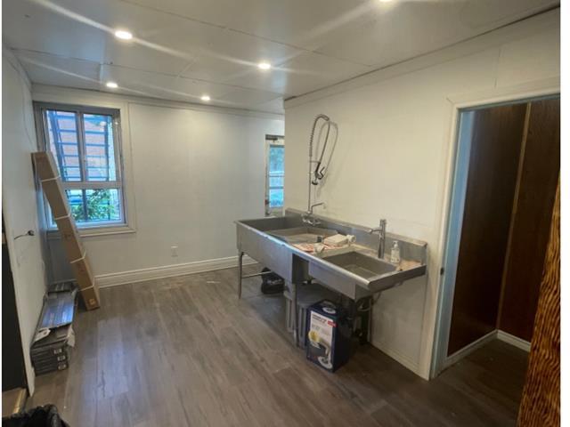 9090-9092 Av. Pierre-de Coubertin Property Photo 7