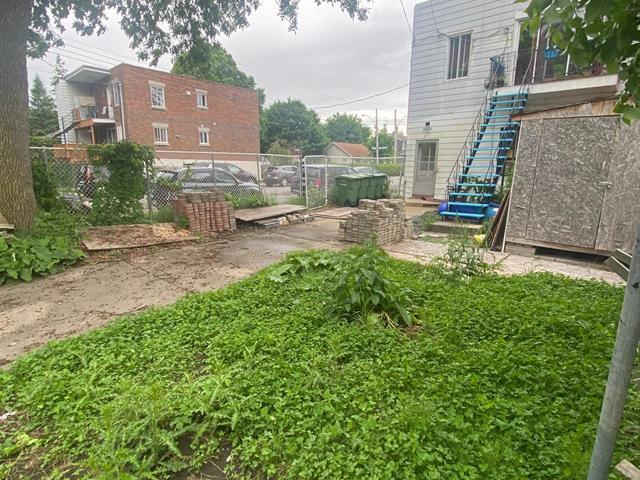 9090-9092 Av. Pierre-de Coubertin Property Photo 11