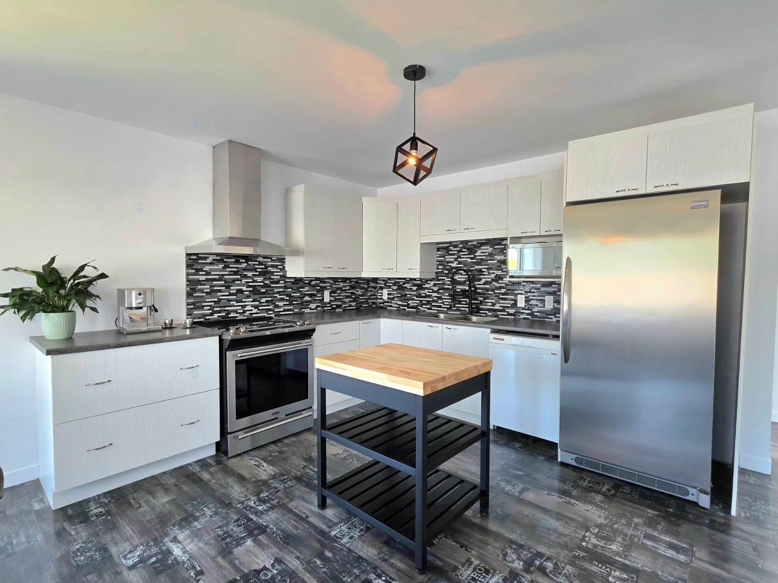 1406 Rue Principale Property Photo 3