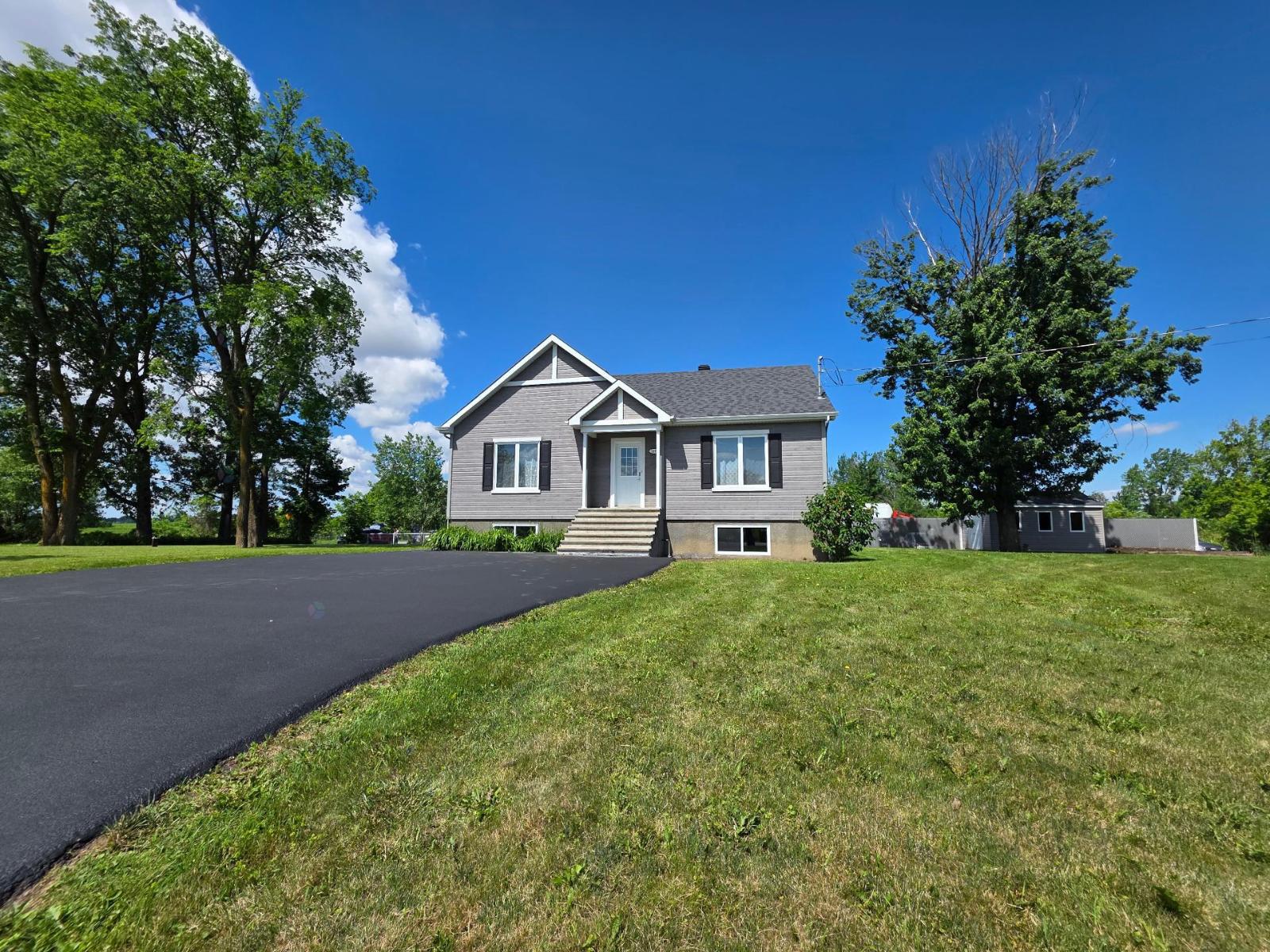1406 Rue Principale Property Photo 45