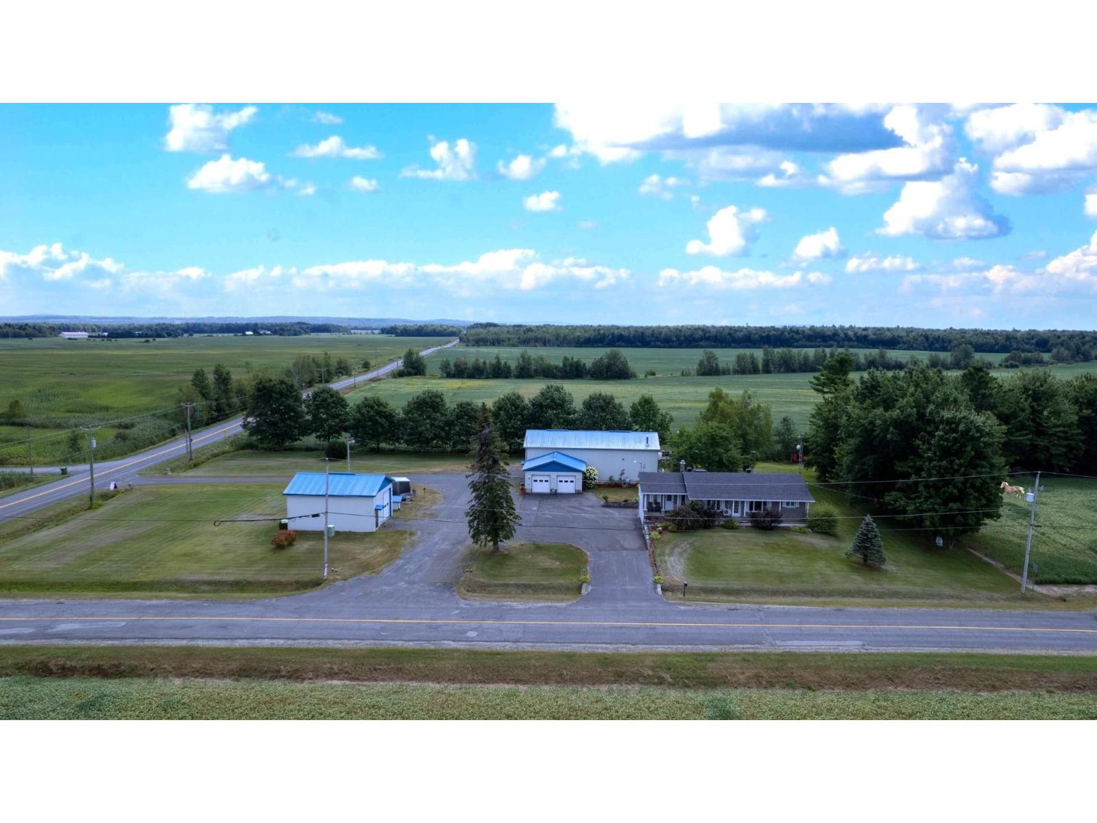 1175 Ch. Des Bouleaux Property Photo 4