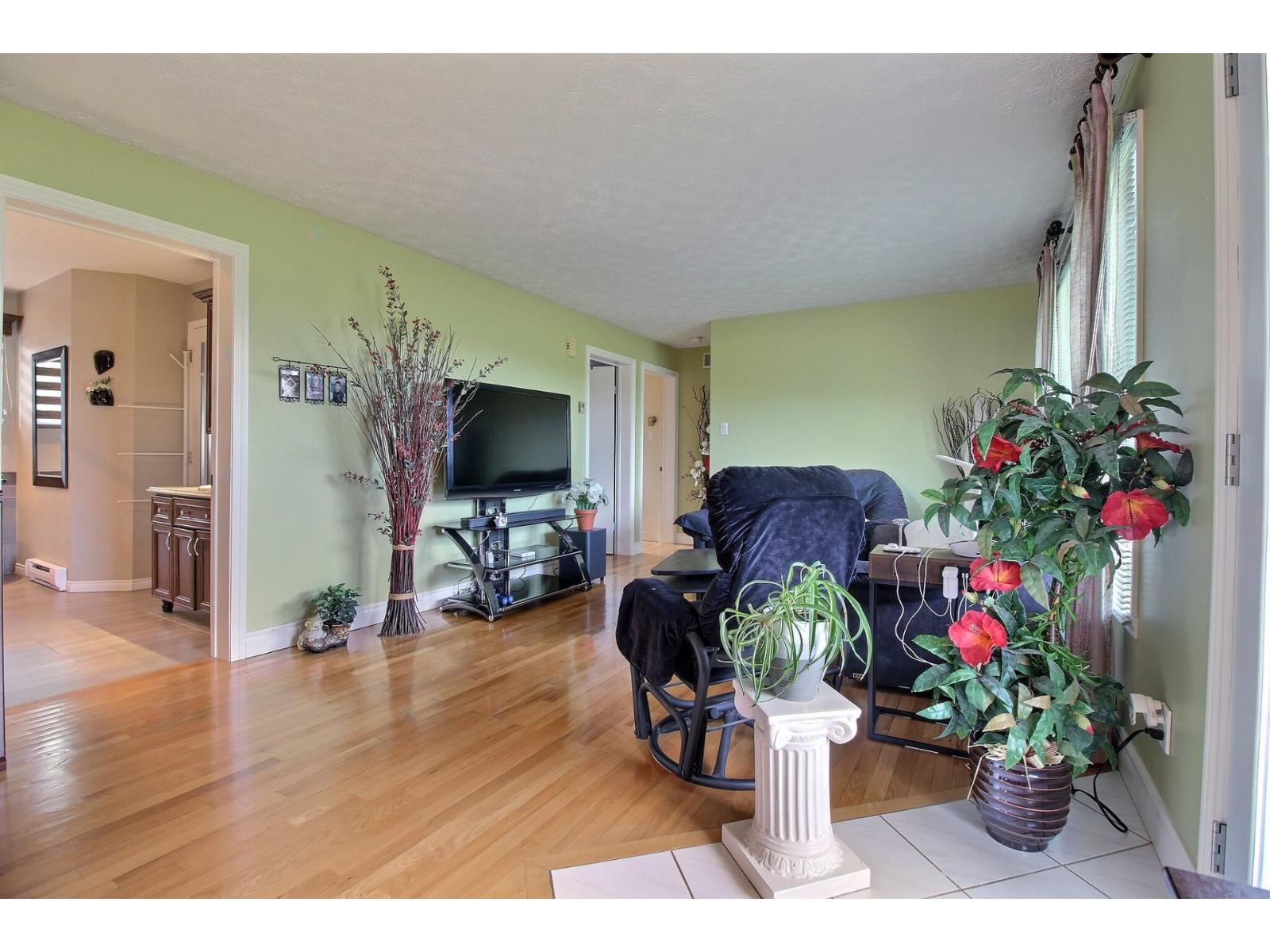 1175 Ch. Des Bouleaux Property Photo 27