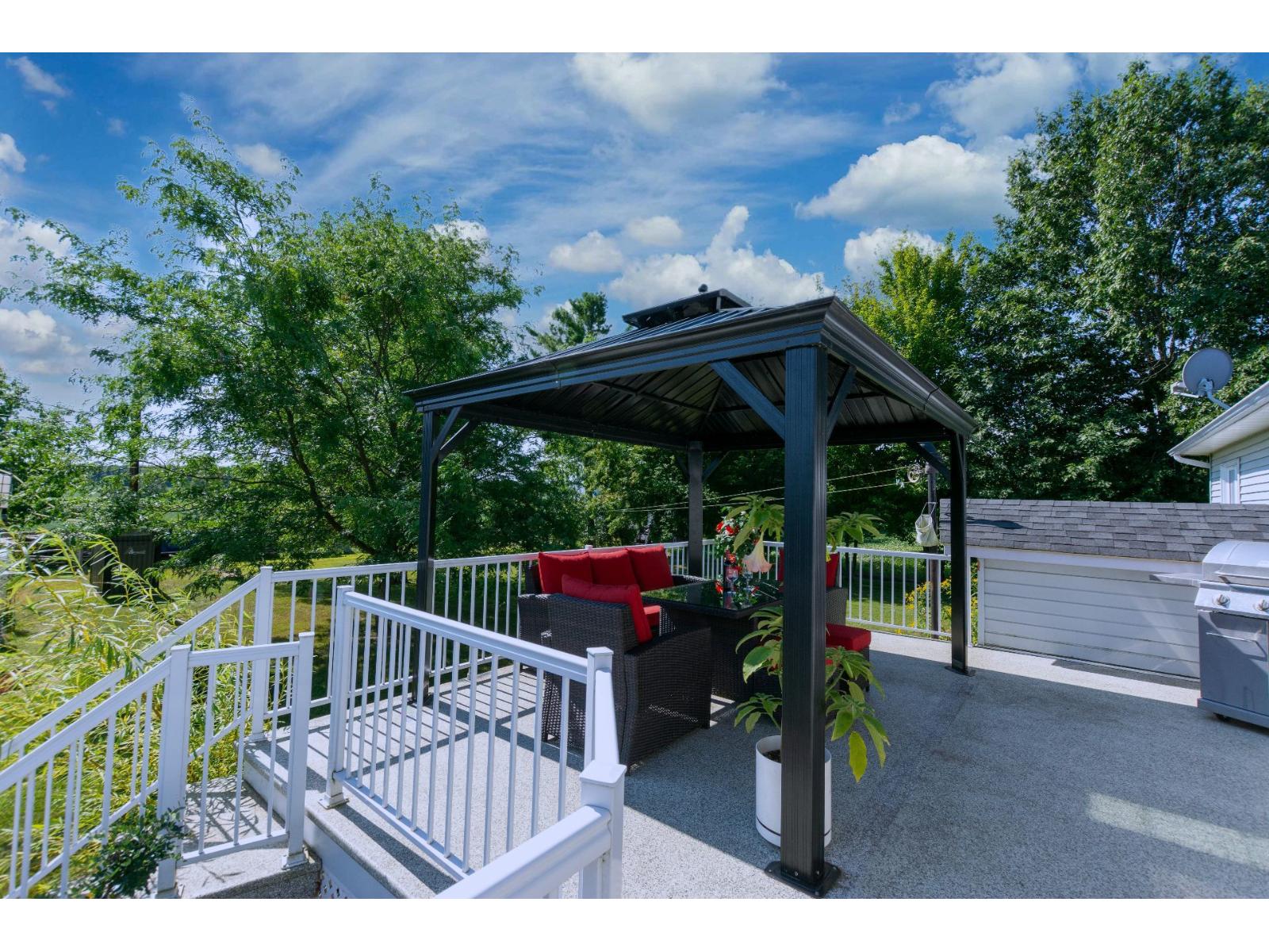1175 Ch. Des Bouleaux Property Photo 74