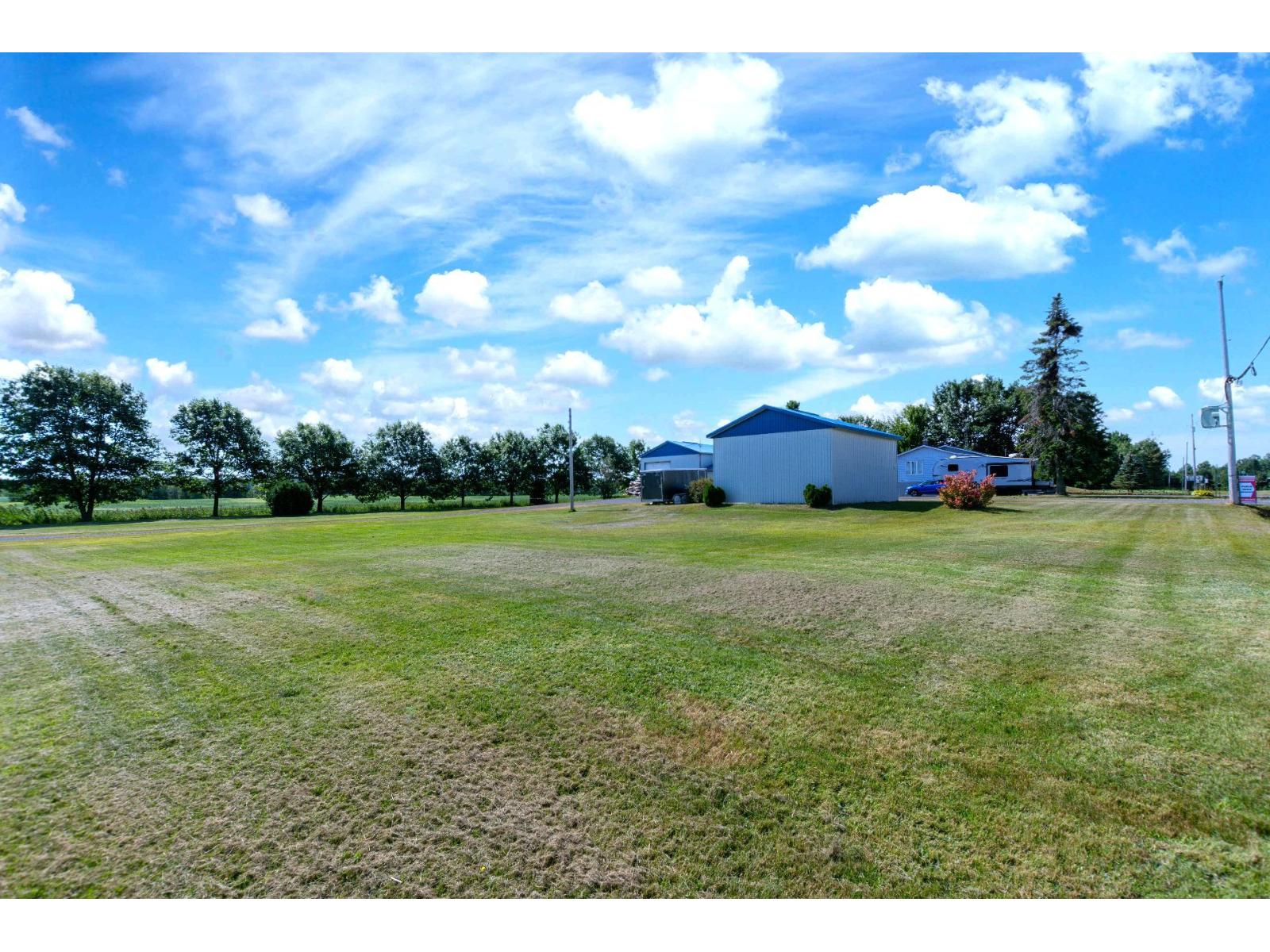 1175 Ch. Des Bouleaux Property Photo 79