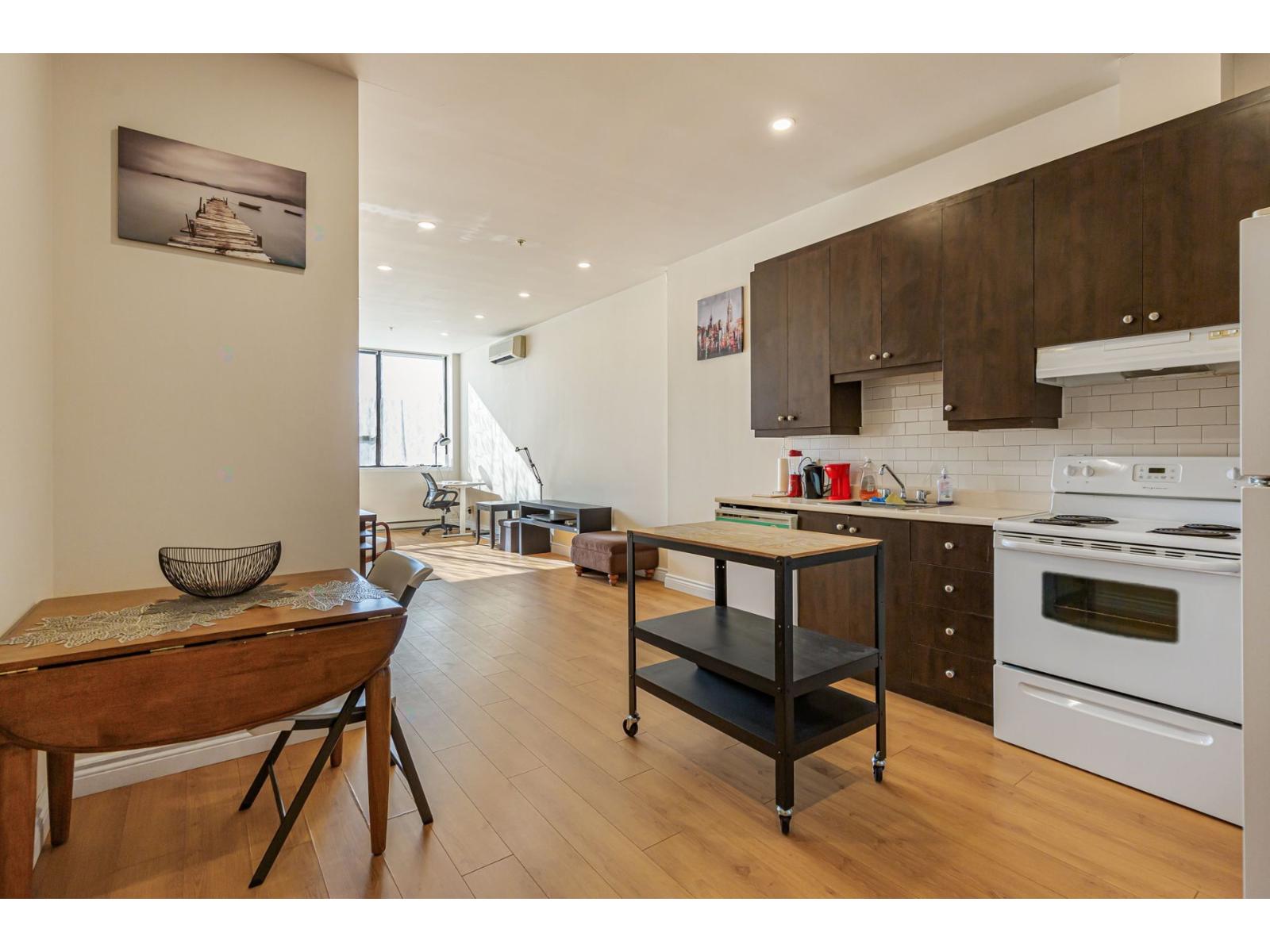 3600 Av. Van Horne, #204 Property Photo 2
