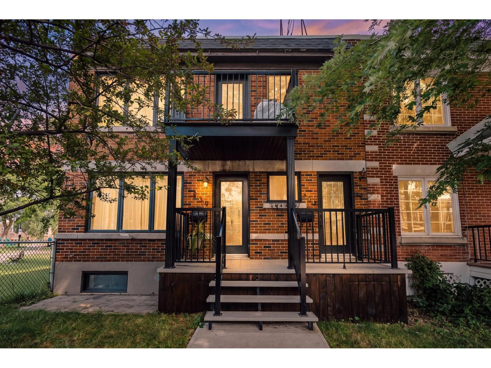537-539 8e Avenue Property Photo 1