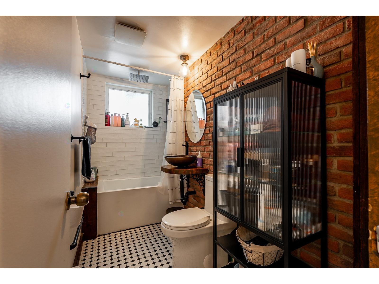 537-539 8e Avenue Property Photo 8