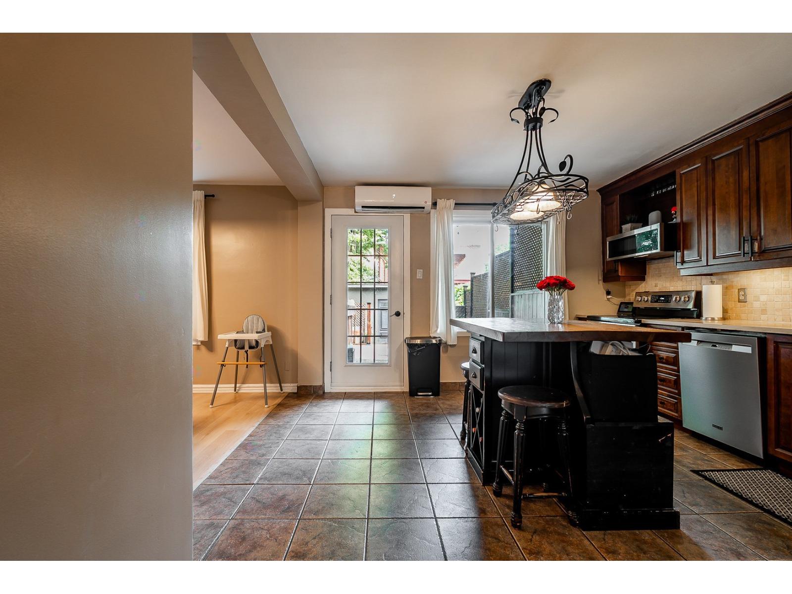 537-539 8e Avenue Property Photo 9