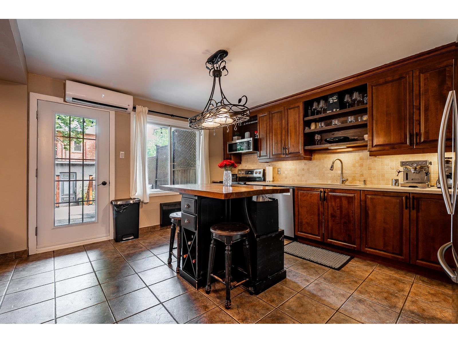 537-539 8e Avenue Property Photo 11