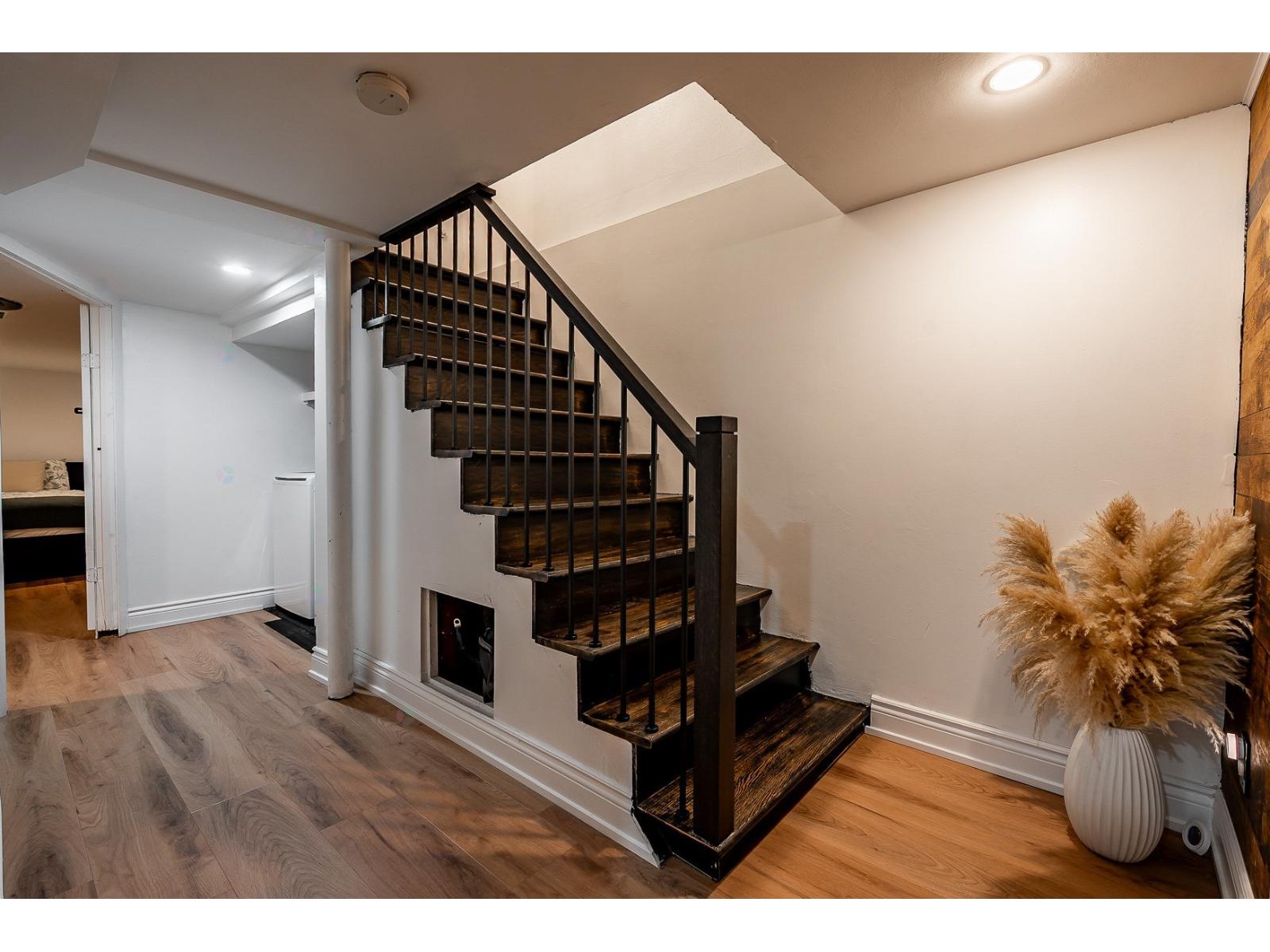 537-539 8e Avenue Property Photo 14